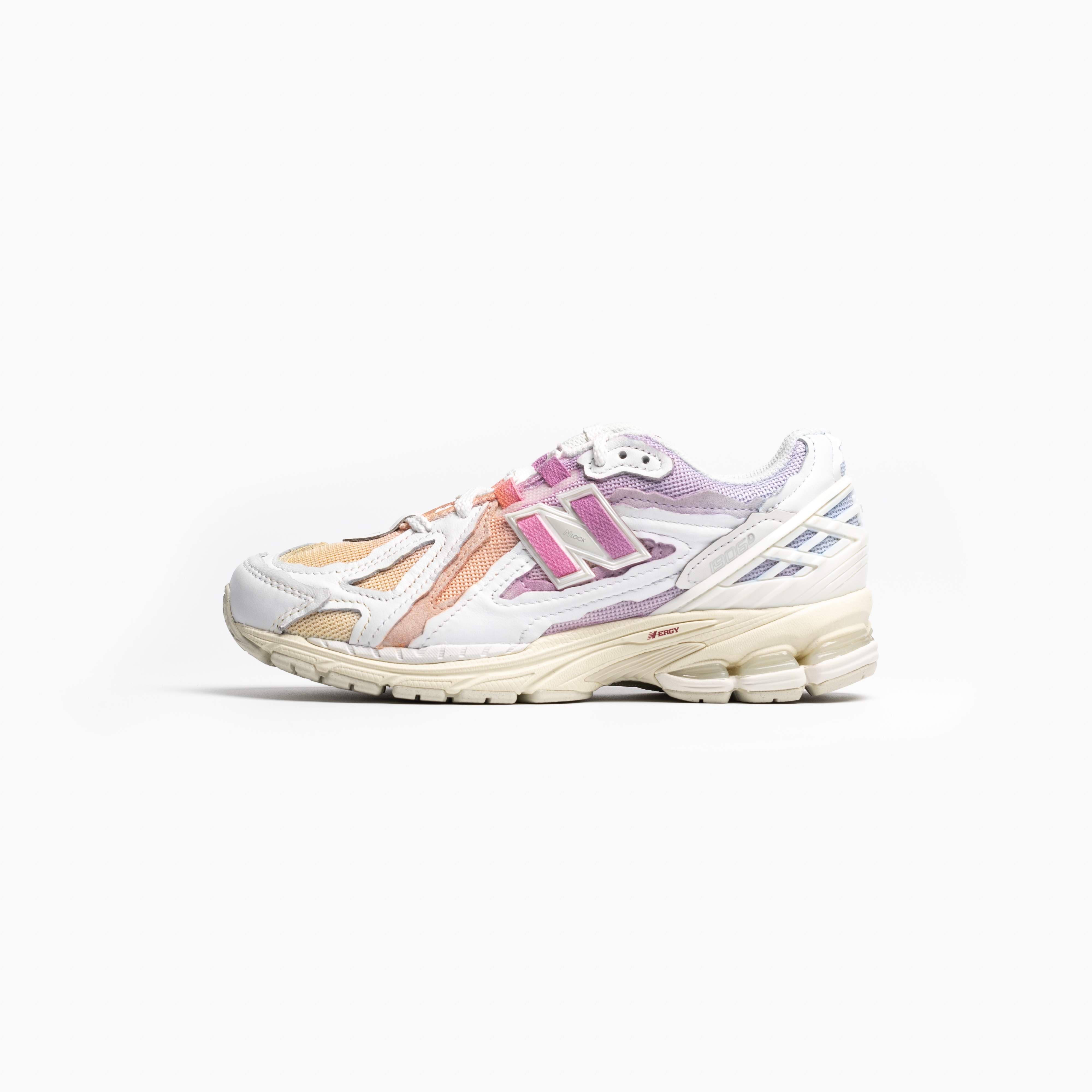 New Balance 1906D Protection Pack White Turtledove 착용 스타일 - 1