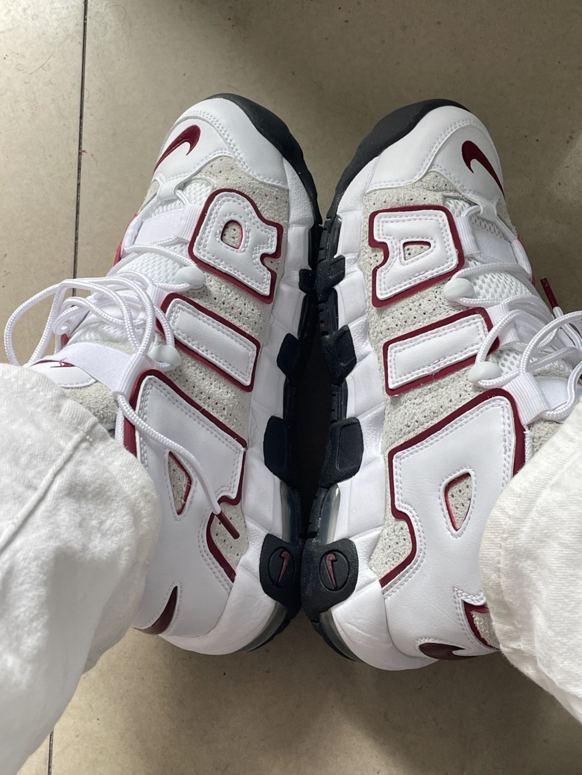Nike Air More Uptempo 96 White Team Red 착용 스타일