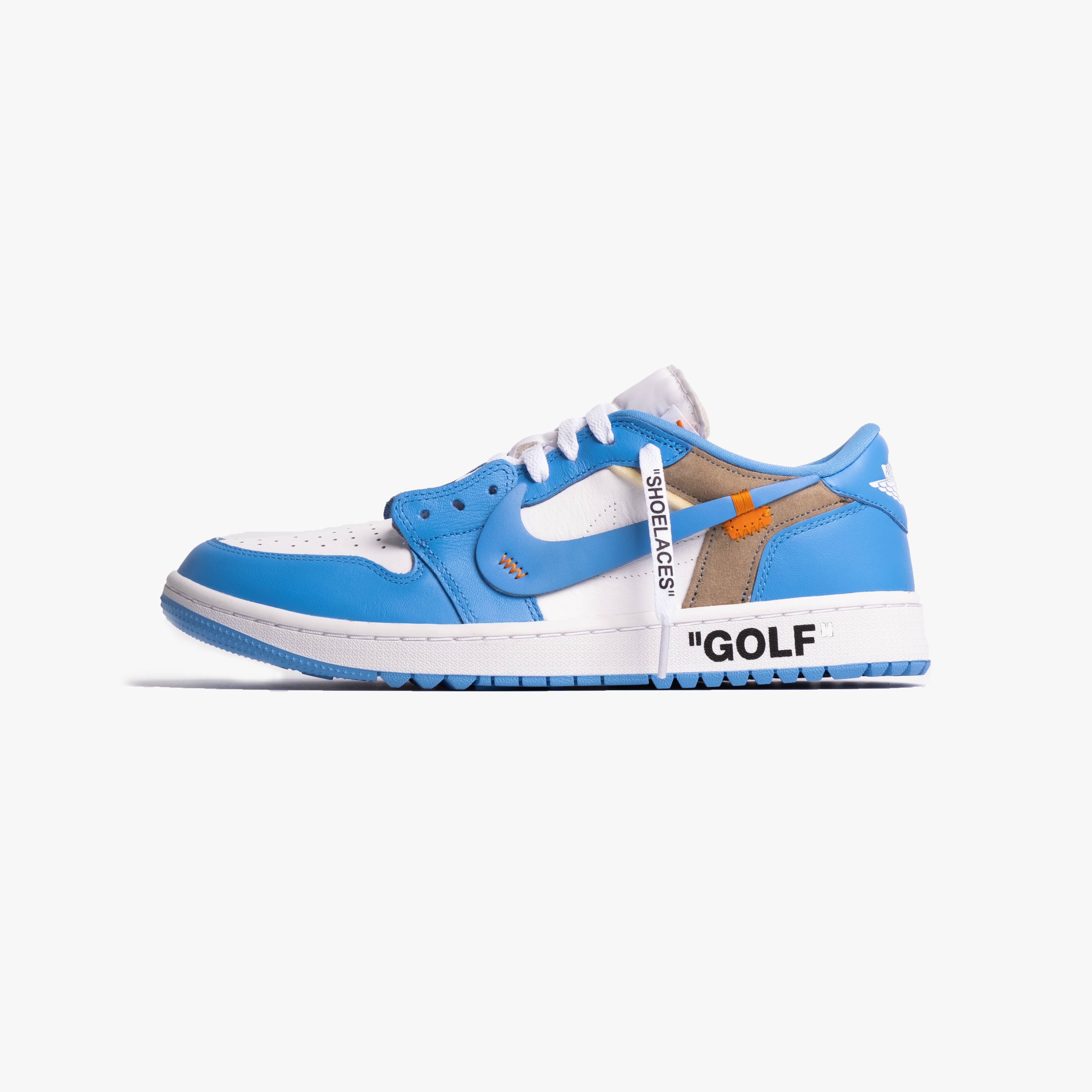 Jordan 1 Low Golf White and University Blue 착용 스타일 - 1