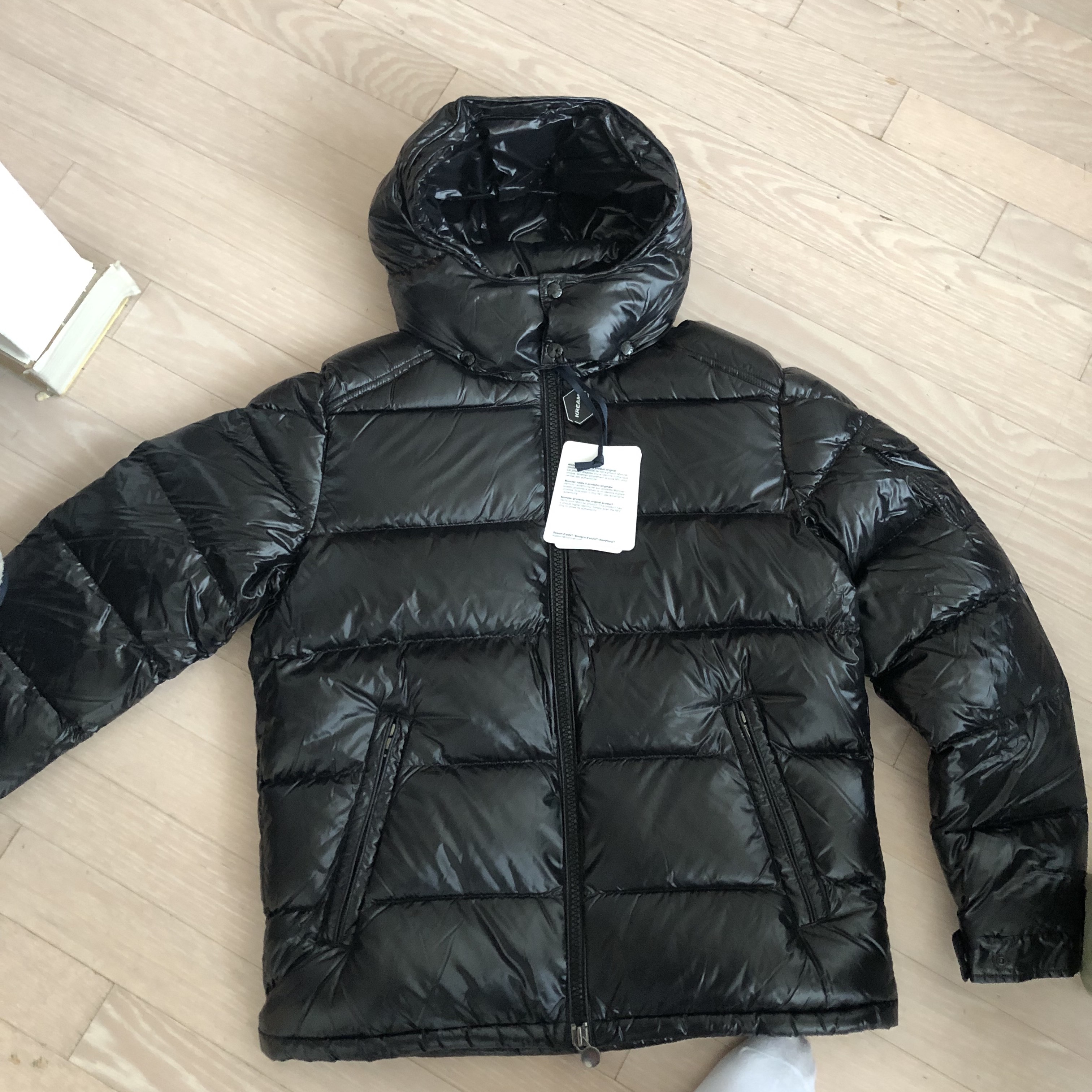 Moncler Maya Short Down Jacket Black - 23FW 착용 스타일