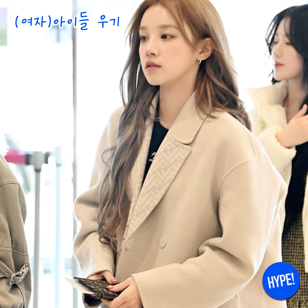 (W) Lemaire Down Puffer Caban Coat Jet Black, Louis Vuitton Keepall Bandouliere 25 Taurillon Monogram Black 착용 스타일 - 6