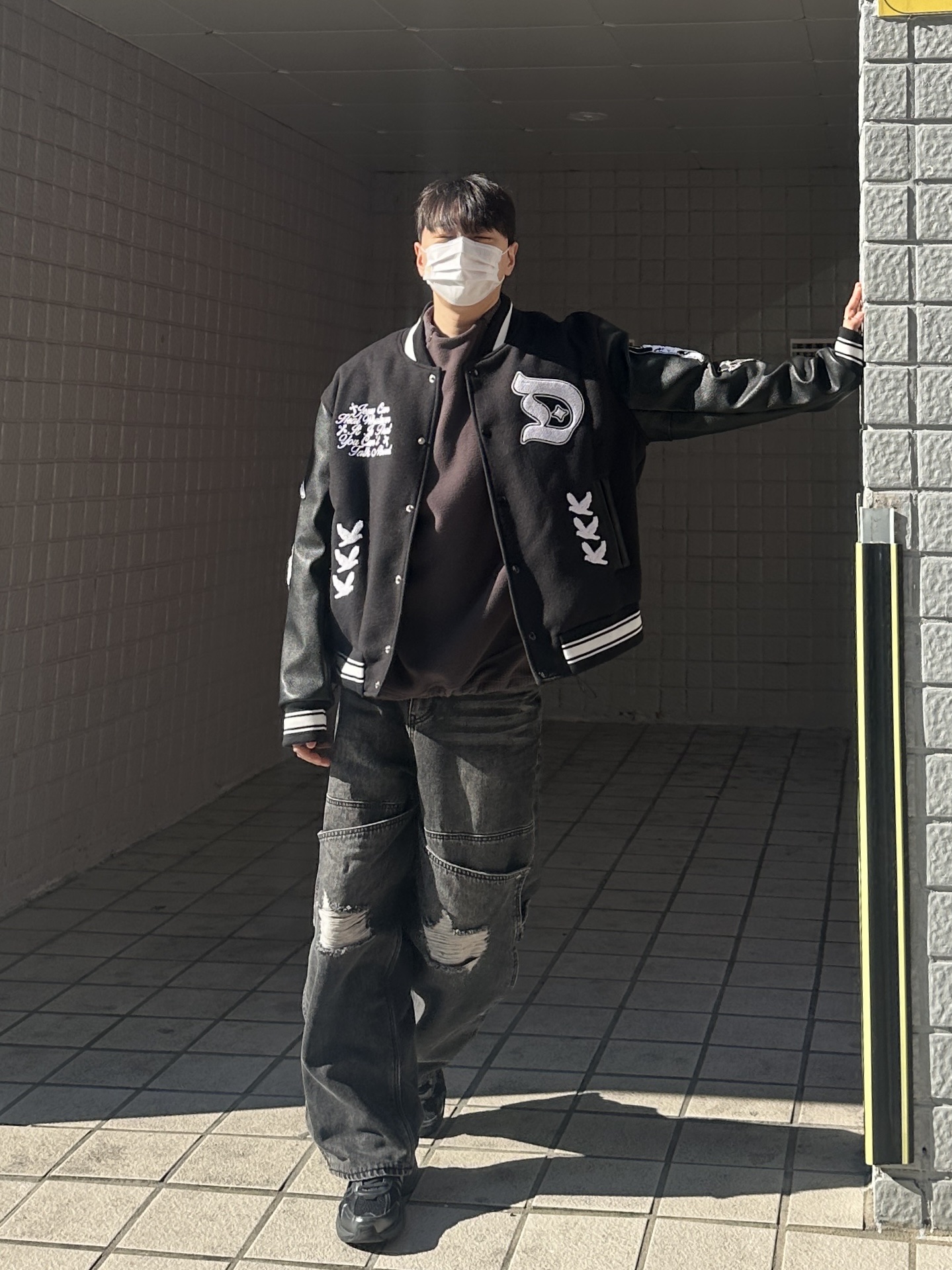 Nike V2K Run Black Anthracite 착용 스타일 - 1