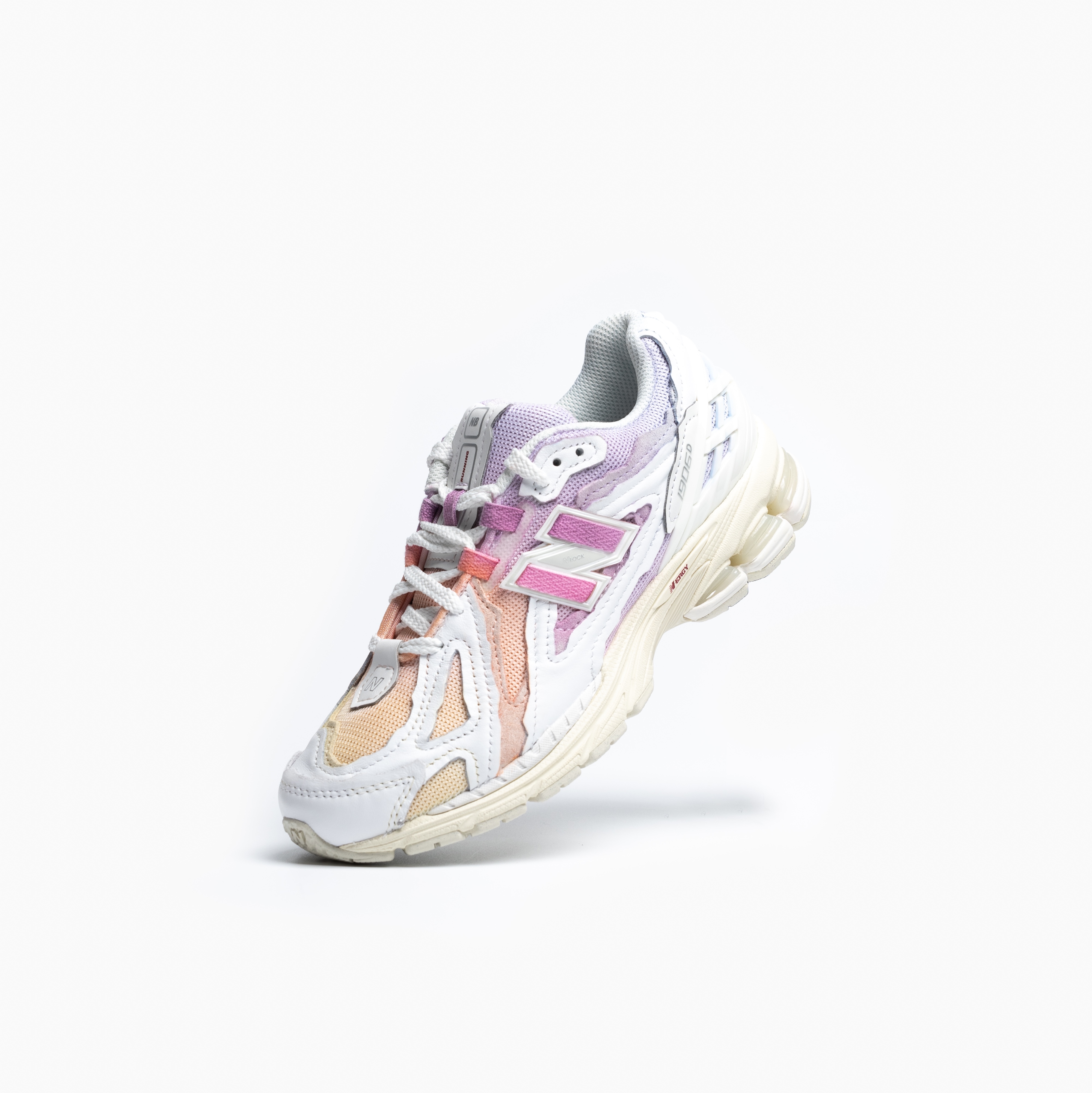 New Balance 1906D Protection Pack White Turtledove 착용 스타일 - 7
