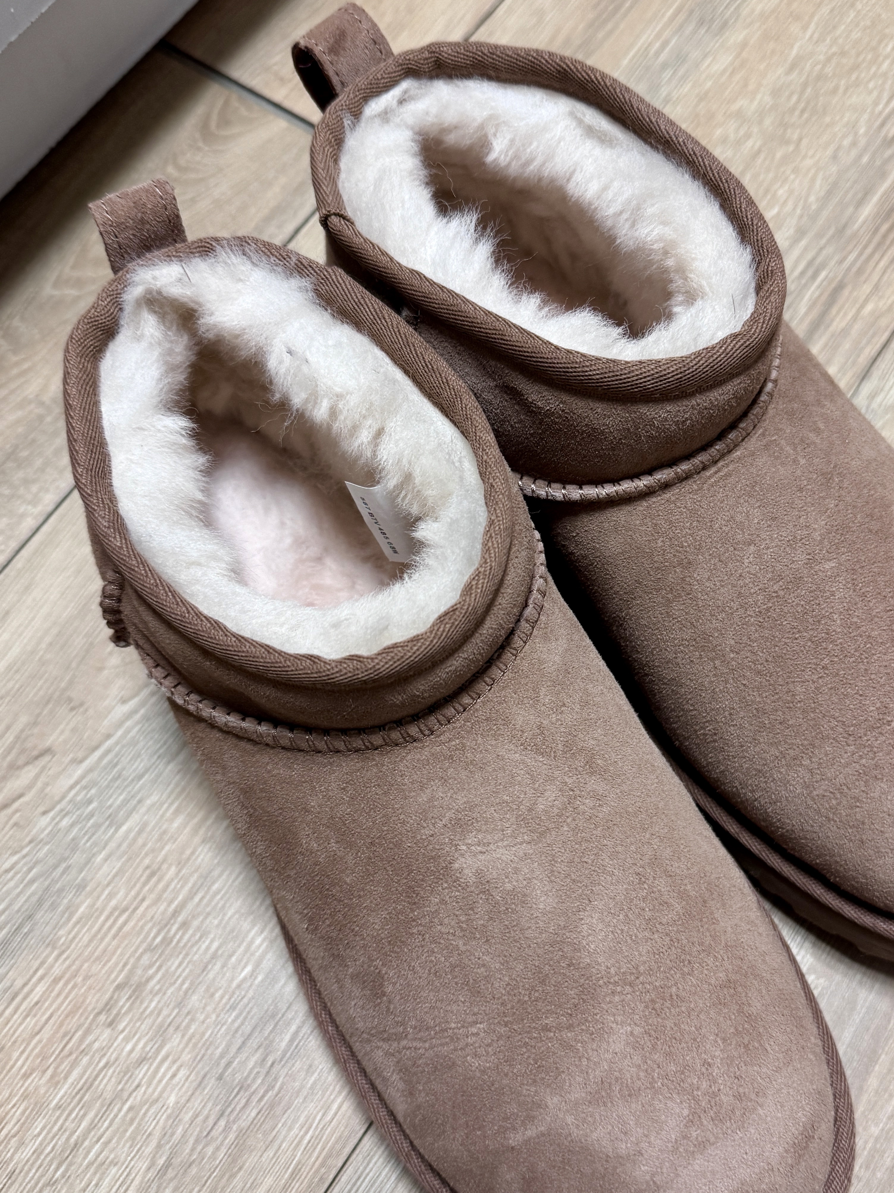 (W) UGG Classic Ultra Mini Boots Chestnut 착용 스타일