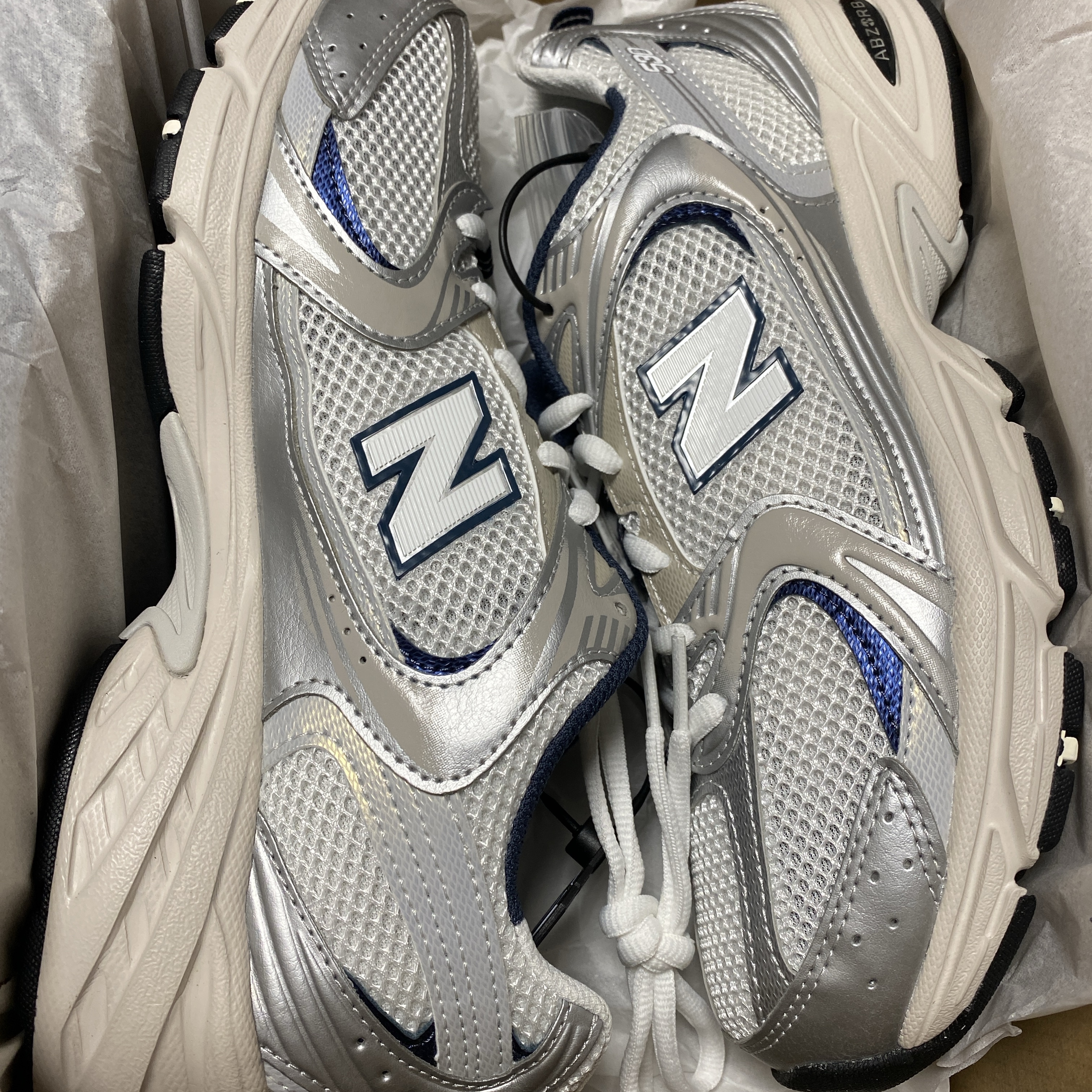 New Balance 530 Steel Grey 착용 스타일 - 4