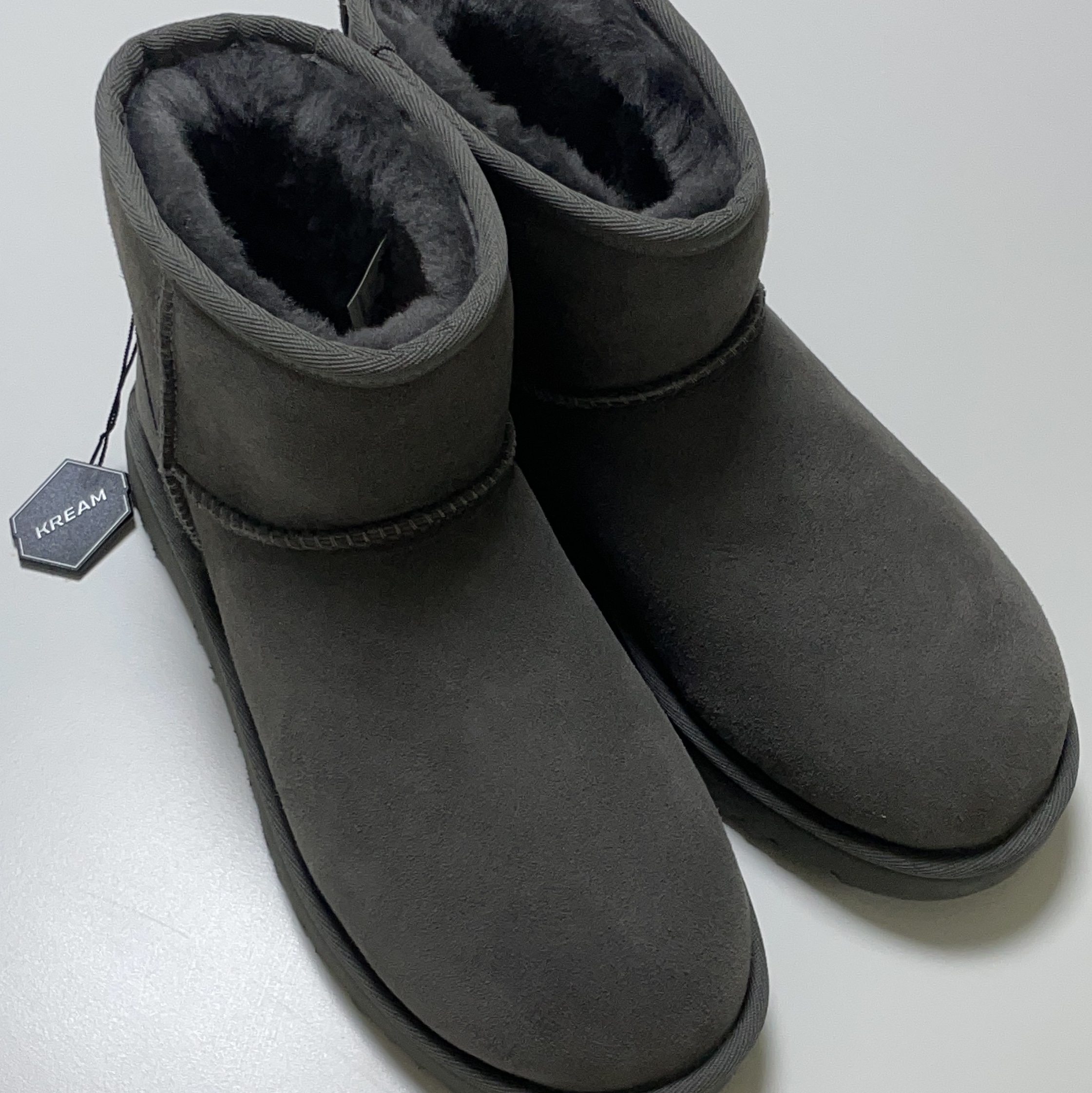 (W) UGG Classic Mini II Boots Grey 착용 스타일 - 1
