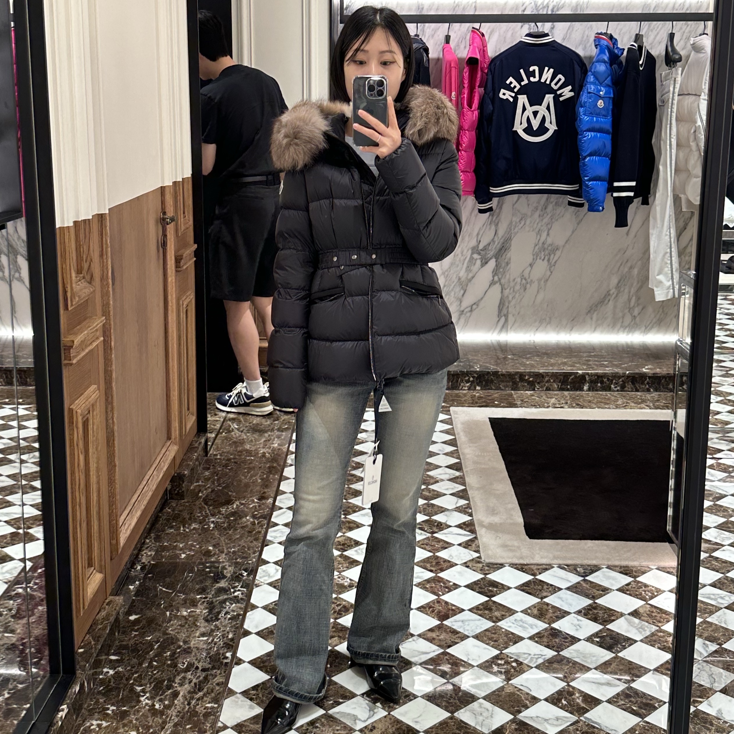(W) Moncler Boed Short Down Jacket Black - 23FW 착용 스타일