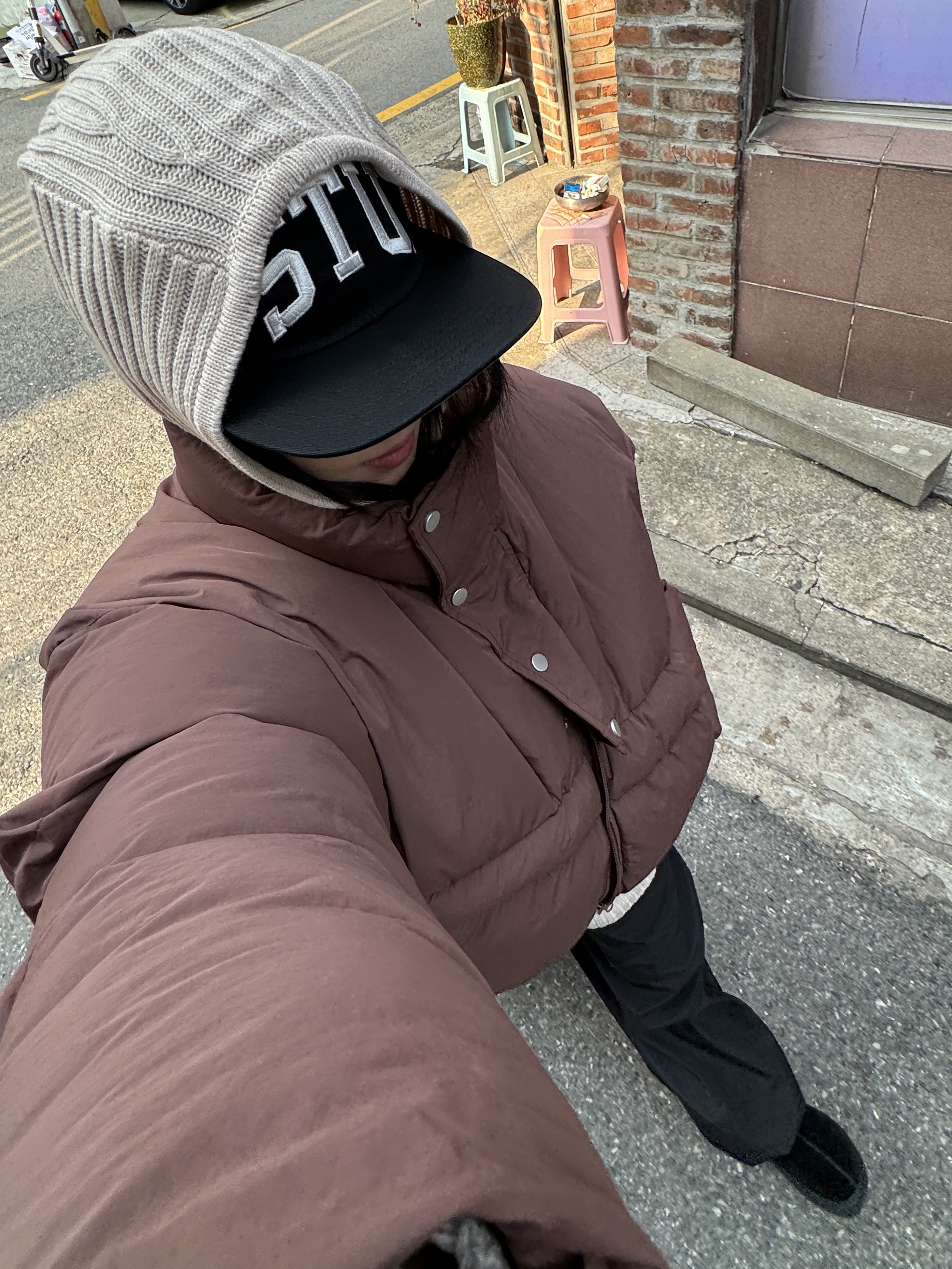 Stussy Stu Arch Strapback Cap Black 착용 스타일