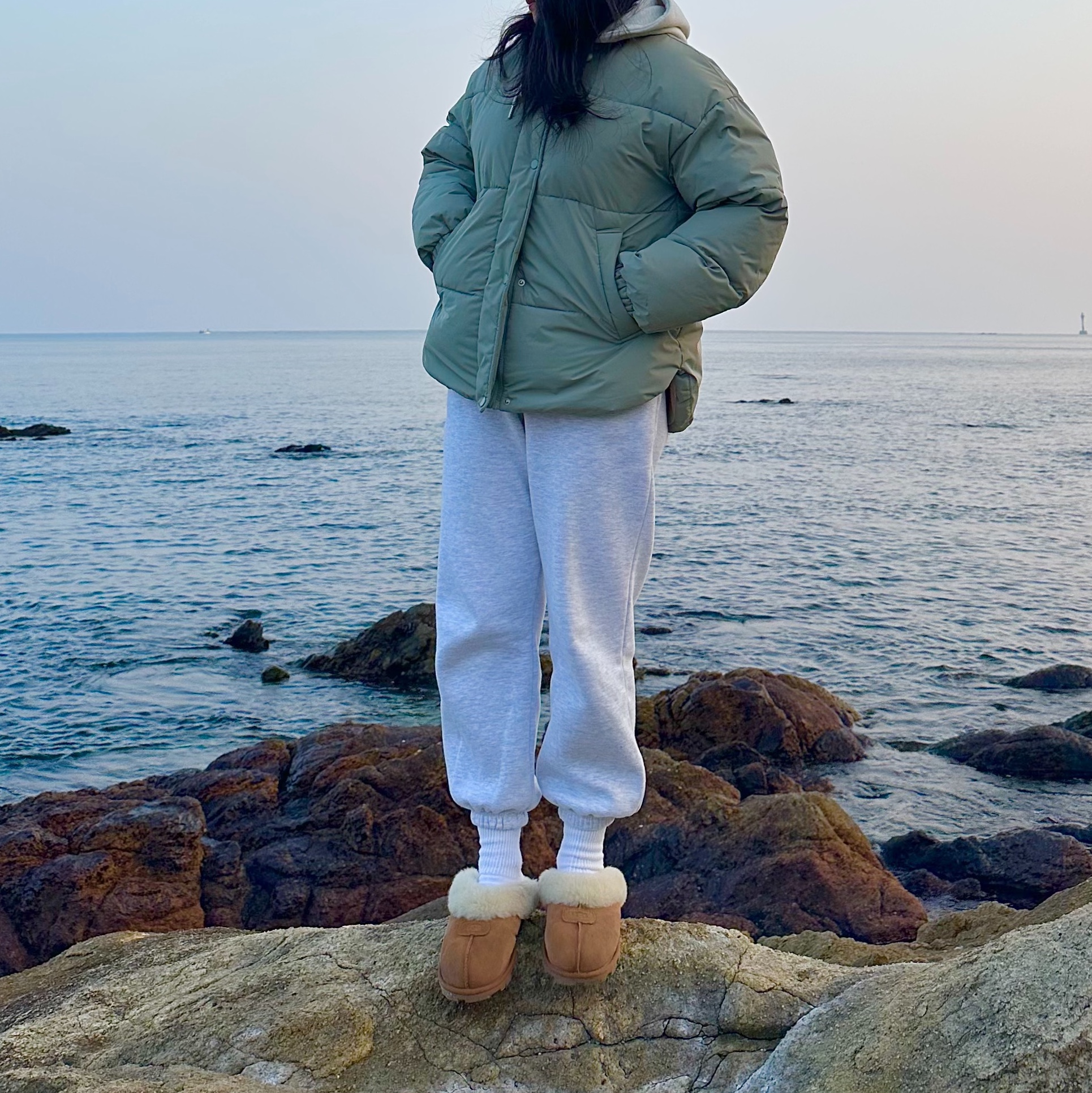 (W) UGG Coquette Slipper Chestnut 착용 스타일