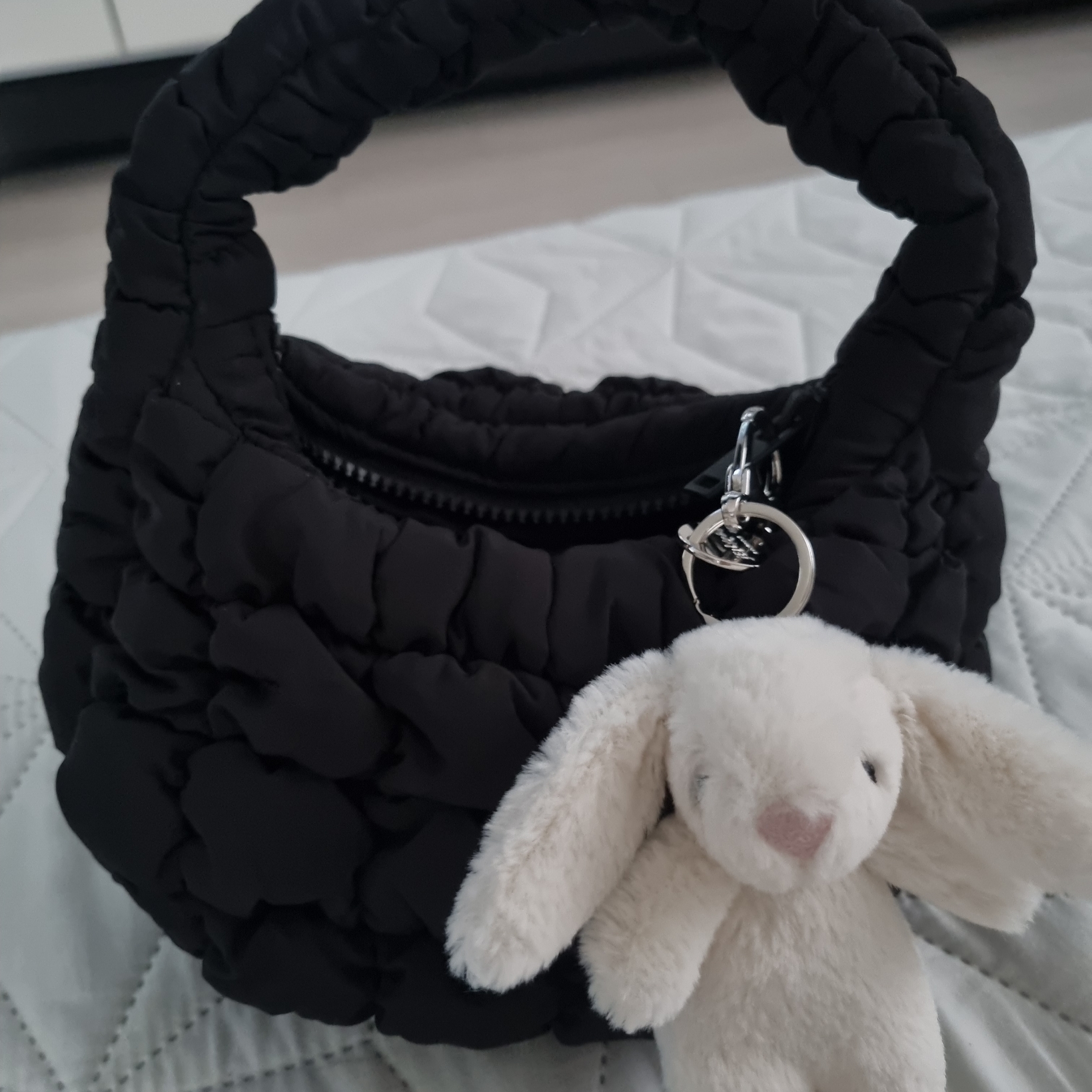 COS Quilted Micro Bag Black 착용 스타일