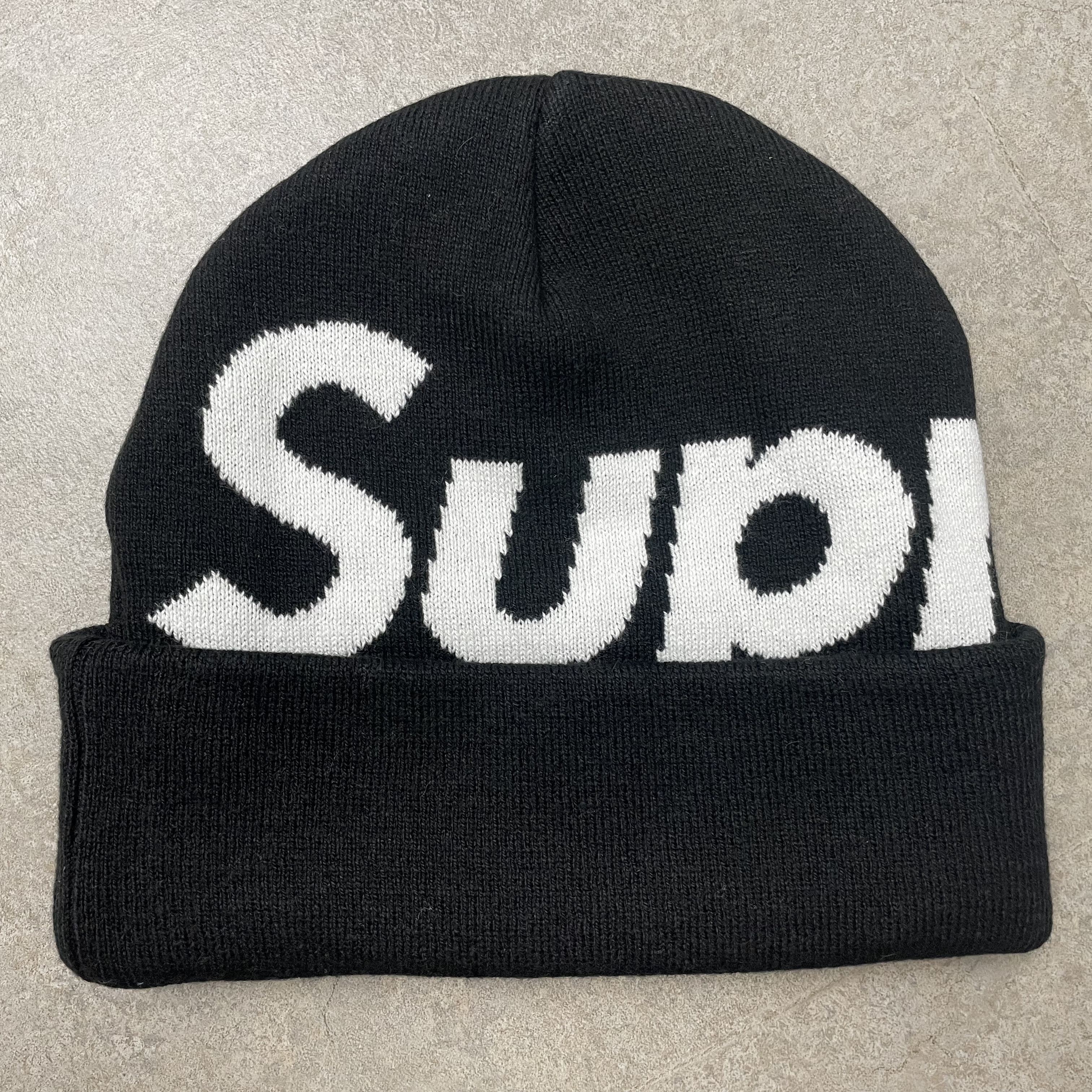 Supreme Big Logo Beanie Black 착용 스타일