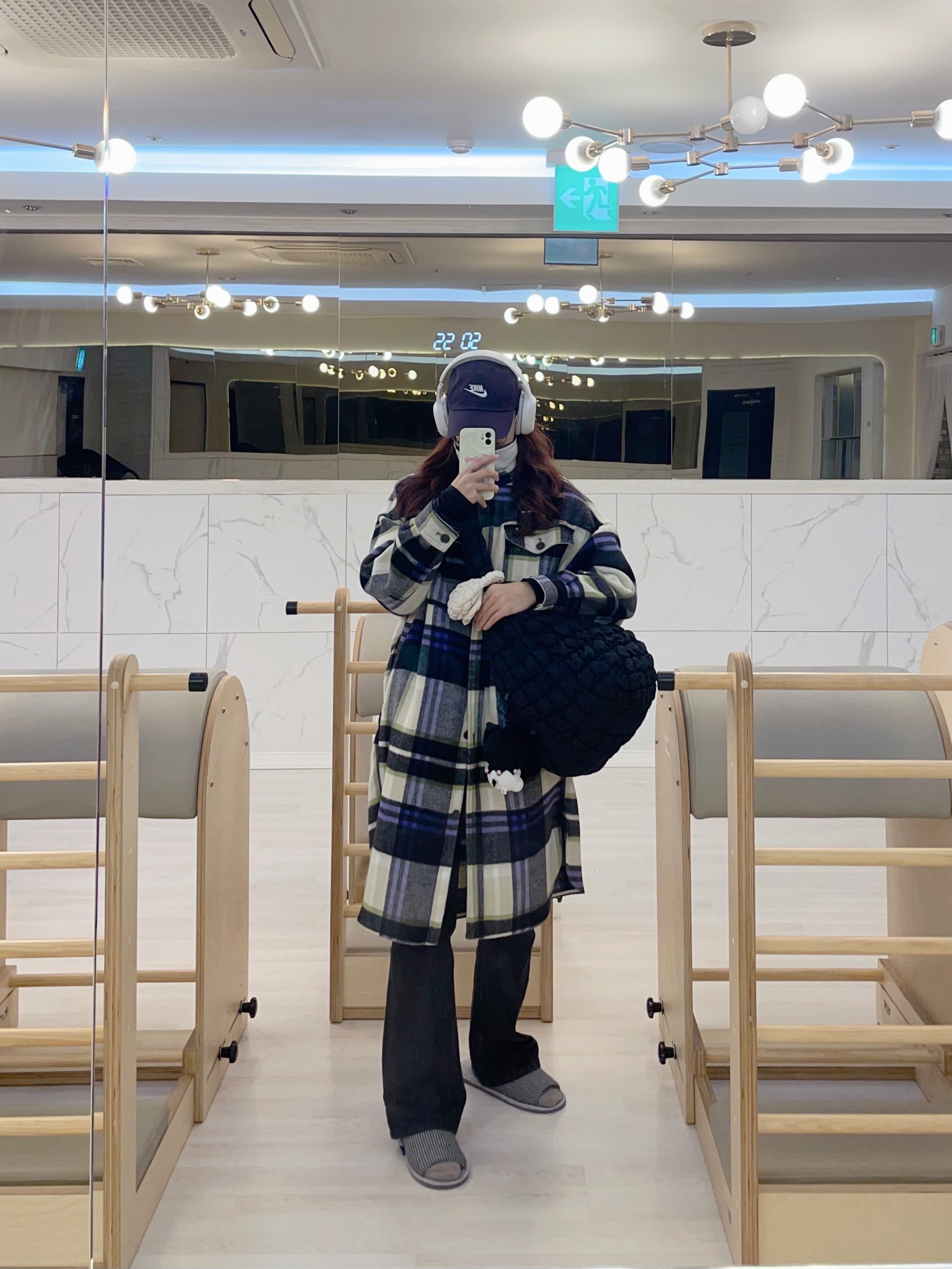Nike Heritage 86 Futura Washed Cap Cave Purple, COS Quilted Oversized Shoulder Bag Black 착용 스타일 - 1
