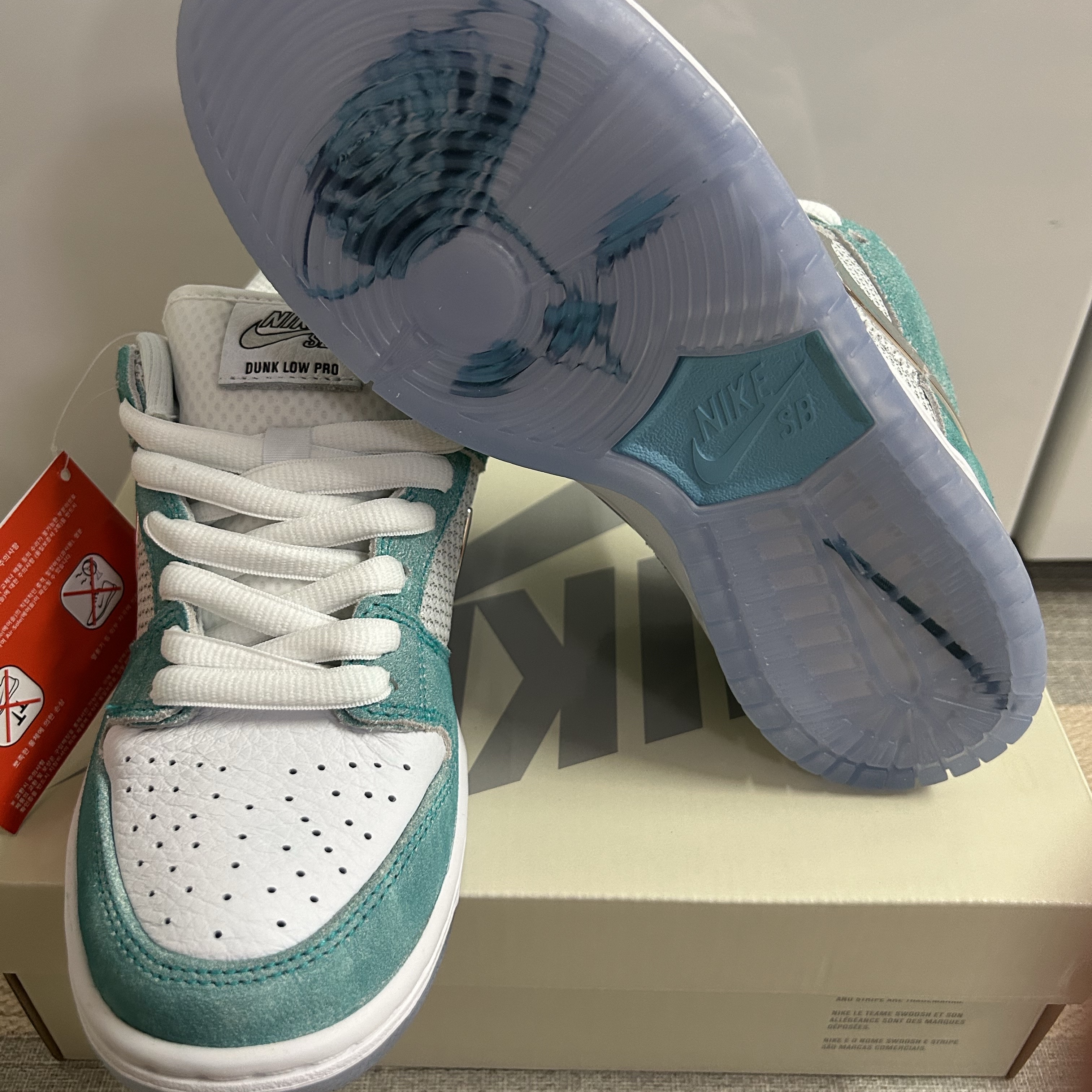 Nike x April Skateboards SB Dunk Low Pro QS Racer Blue Metallic Silver 착용 스타일