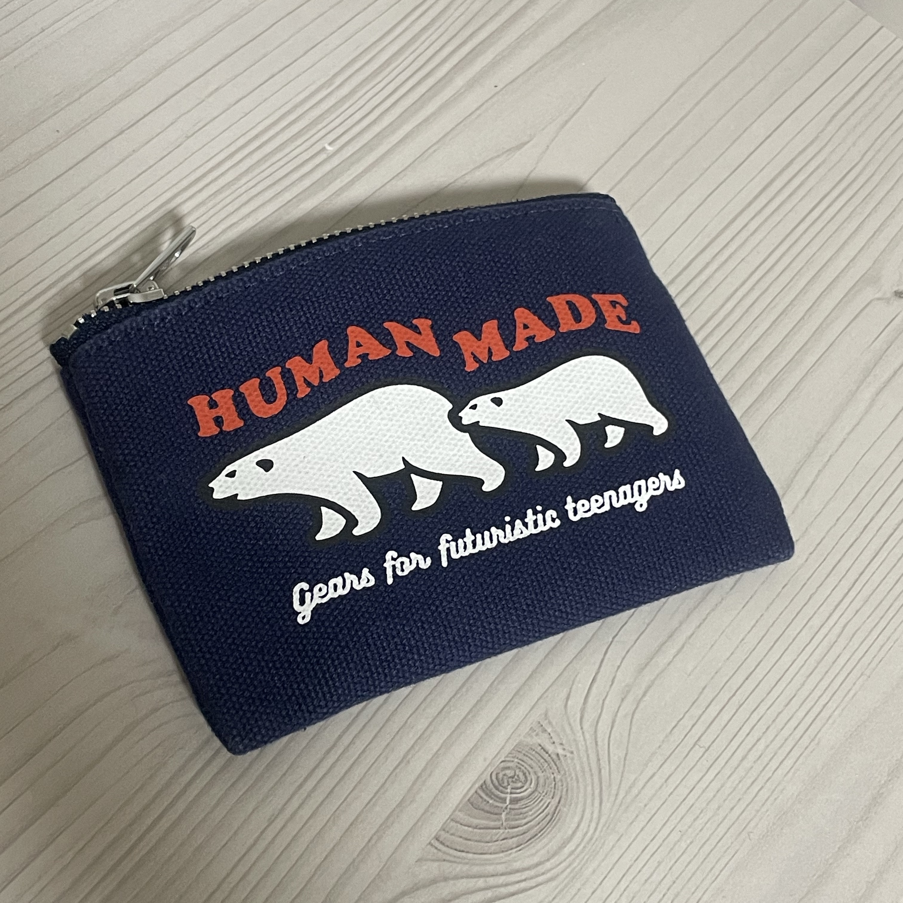 Human Made Card Case Navy 착용 스타일