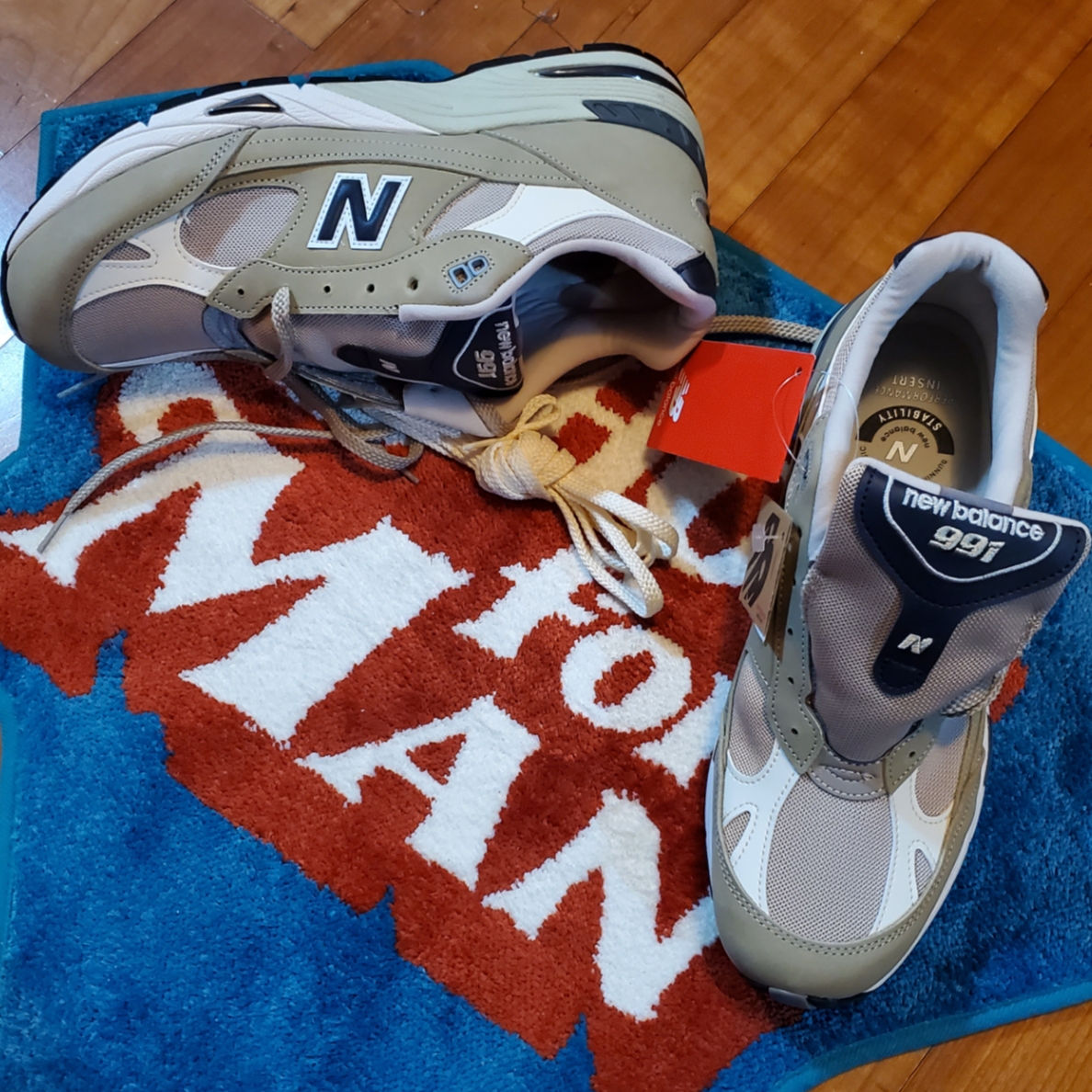 New Balance 991 Made in UK Brown Rice 착용 스타일 - 2