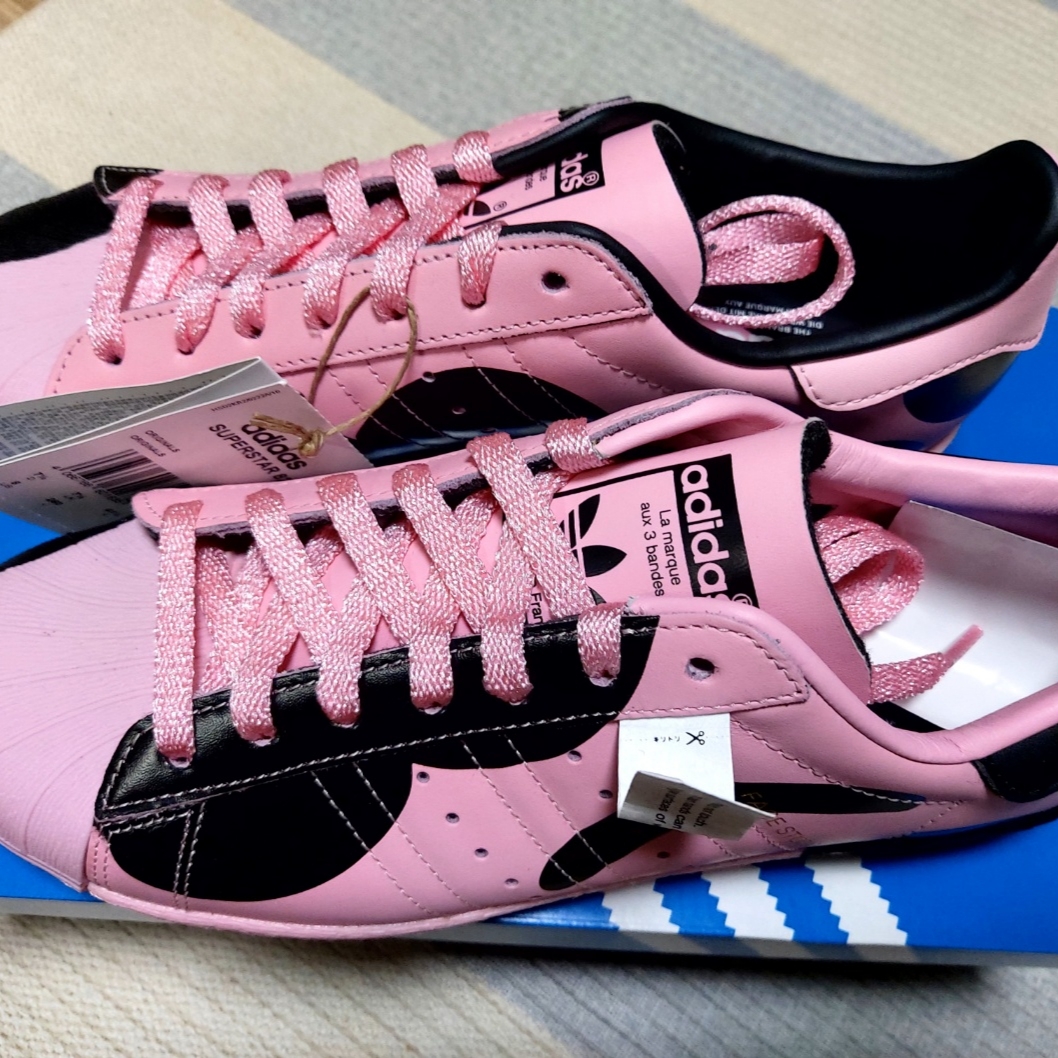 Adidas x Face Superstar 82 Light Pink Core Black 착용 스타일 - 4