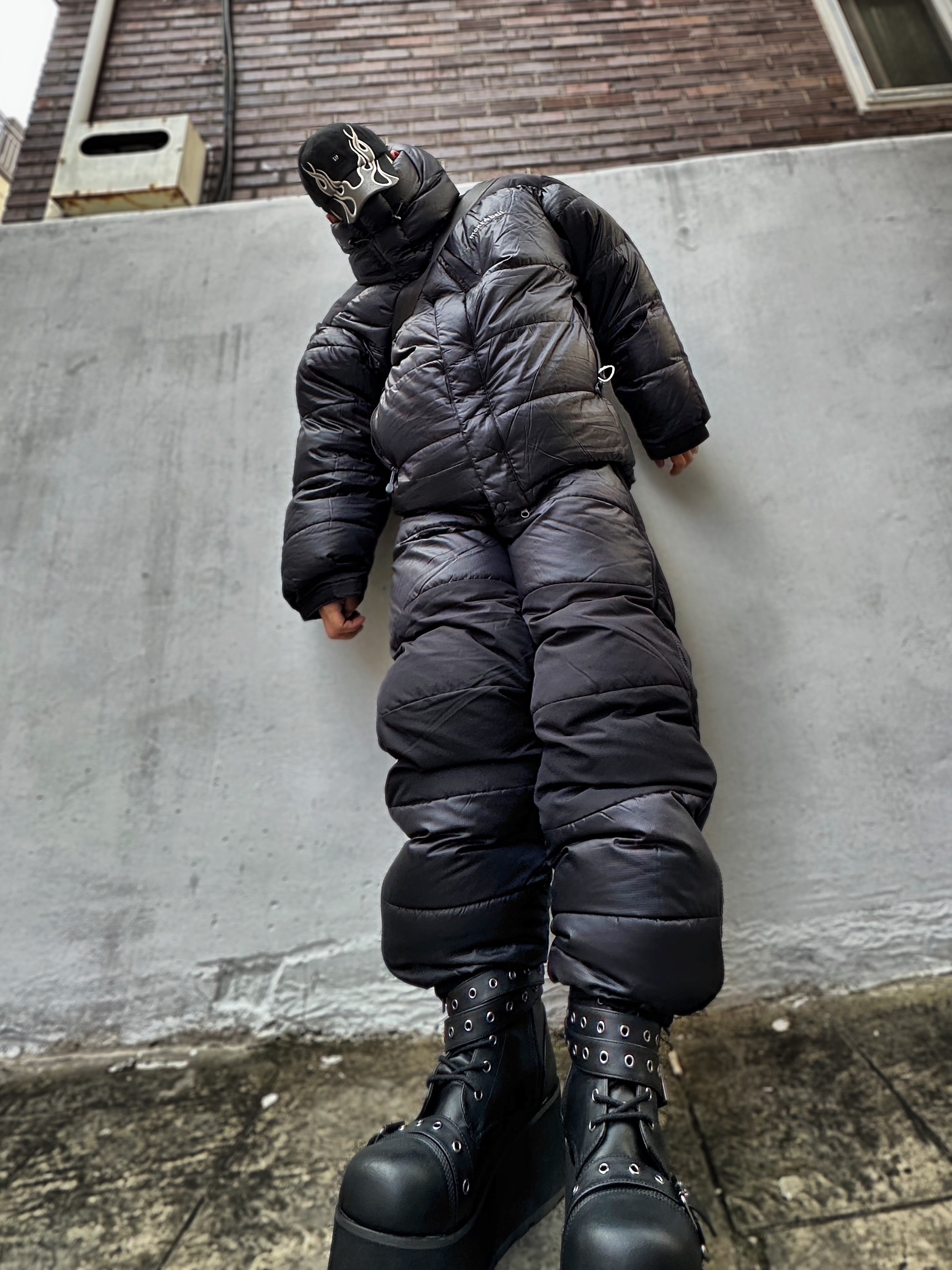 Yeezy Gap Engineered By Balenciaga Flame Cap Black, Montbell Down Hanten Jacket Maroon 착용 스타일 - 4