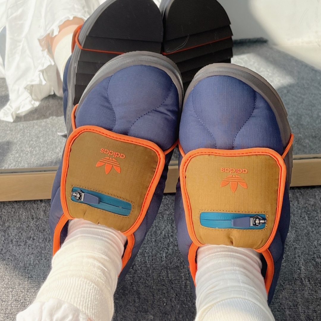 Adidas Puffylette Navy Bronze Orange 착용 스타일 - 4