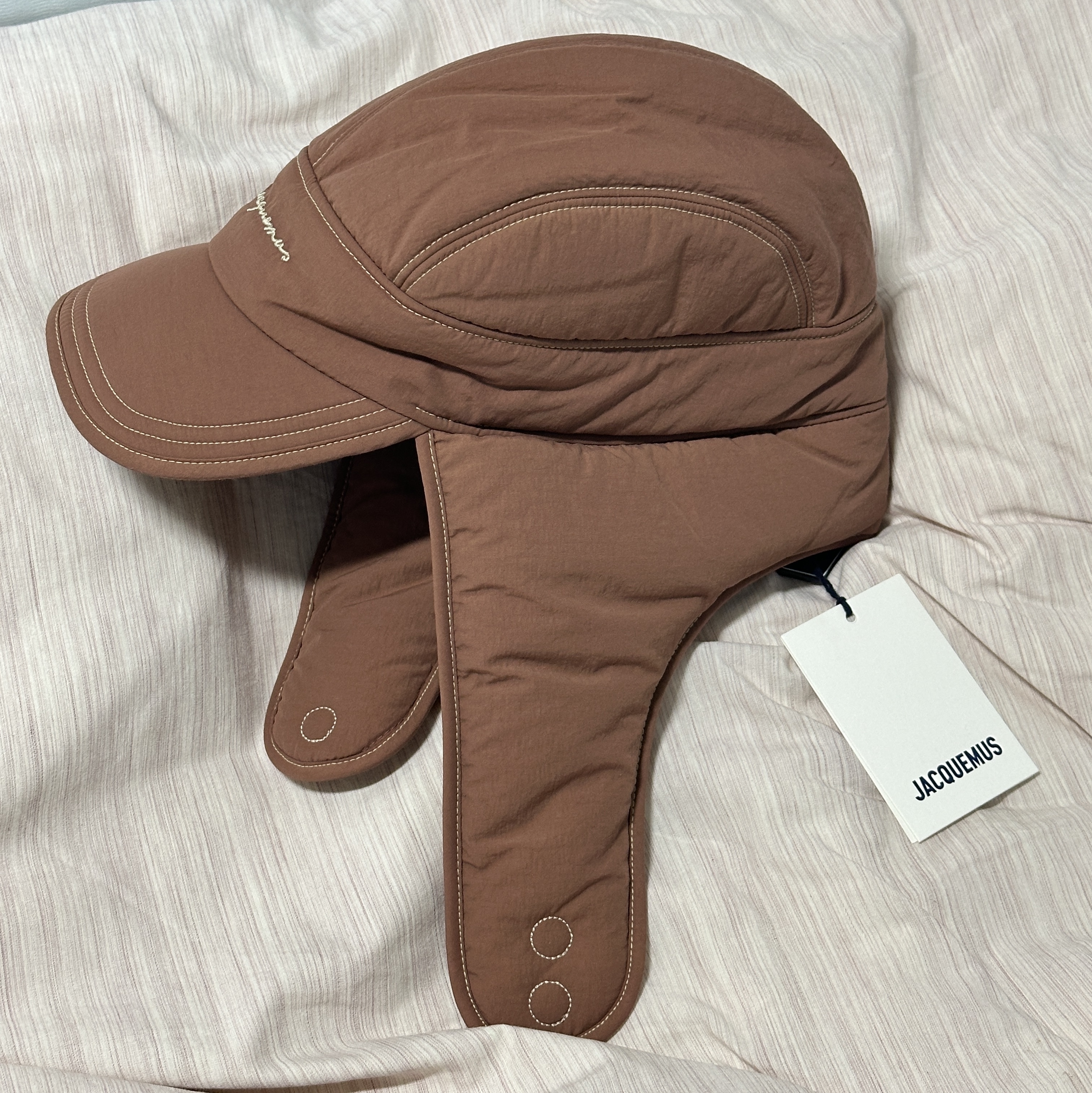 Jacquemus La Cagoule Bricciola Puffed Ear Flap Hat Terracotta 착용 스타일 - 1