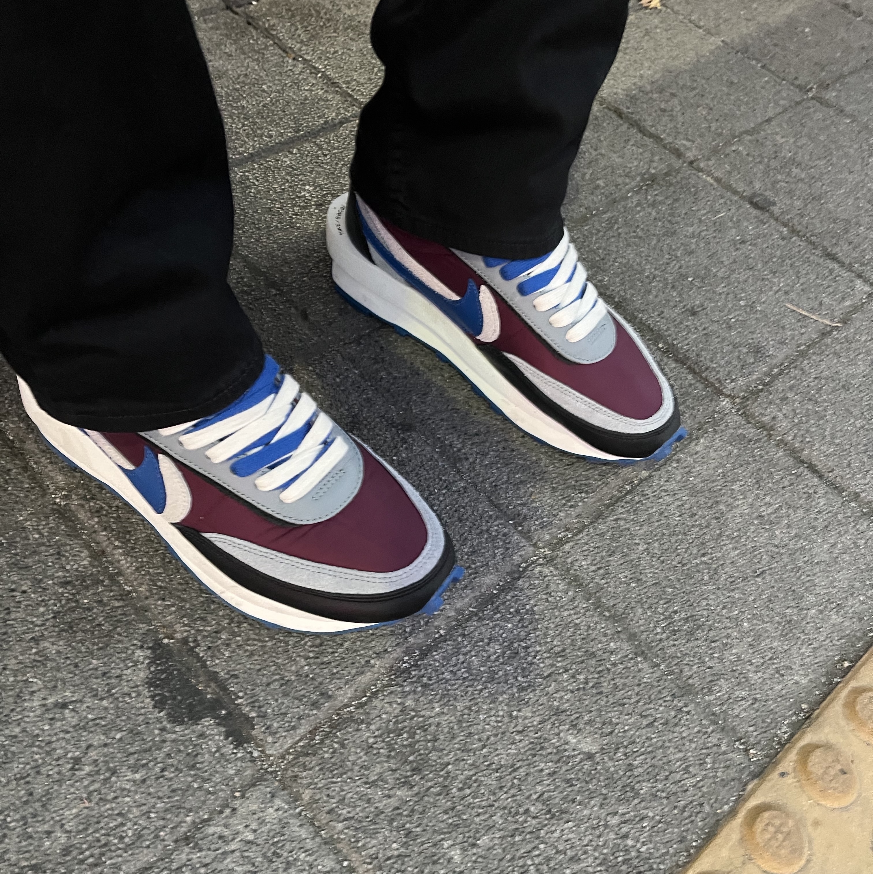 Nike x Sacai x Undercover LDWaffle Night Maroon Team Royal 착용 스타일