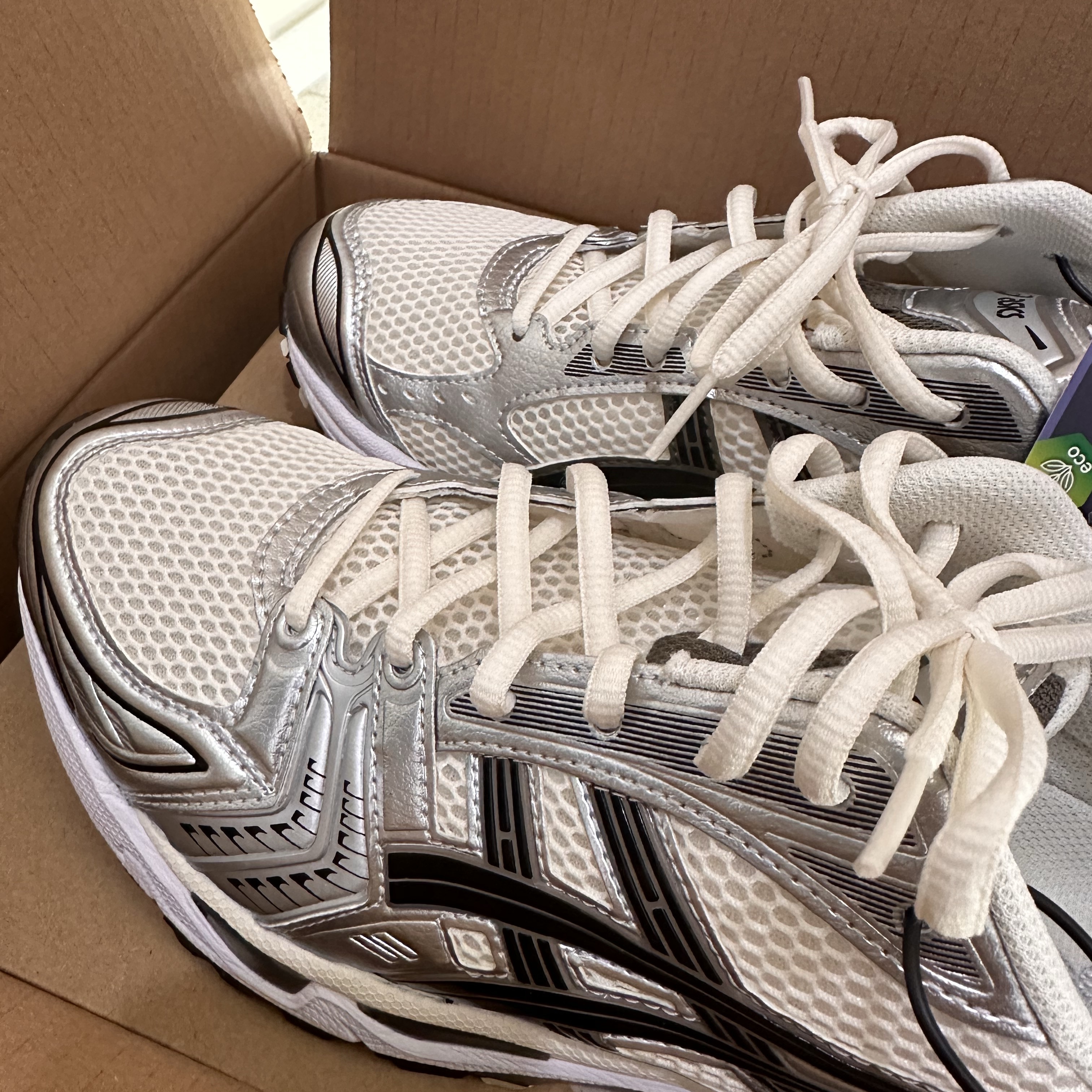 Asics Gel-Kayano 14 Cream Black 착용 스타일