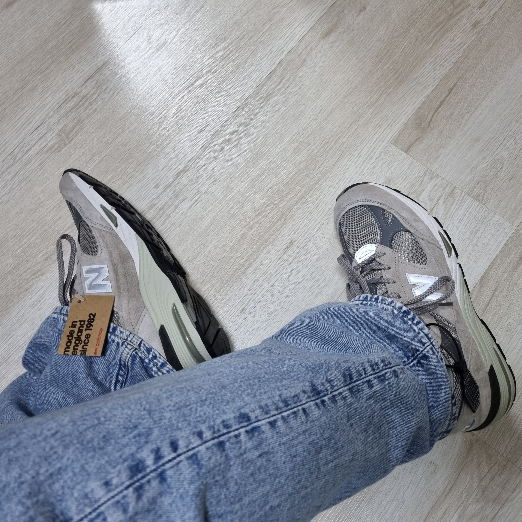 New Balance 991 Made in UK Grey 착용 스타일 - 1