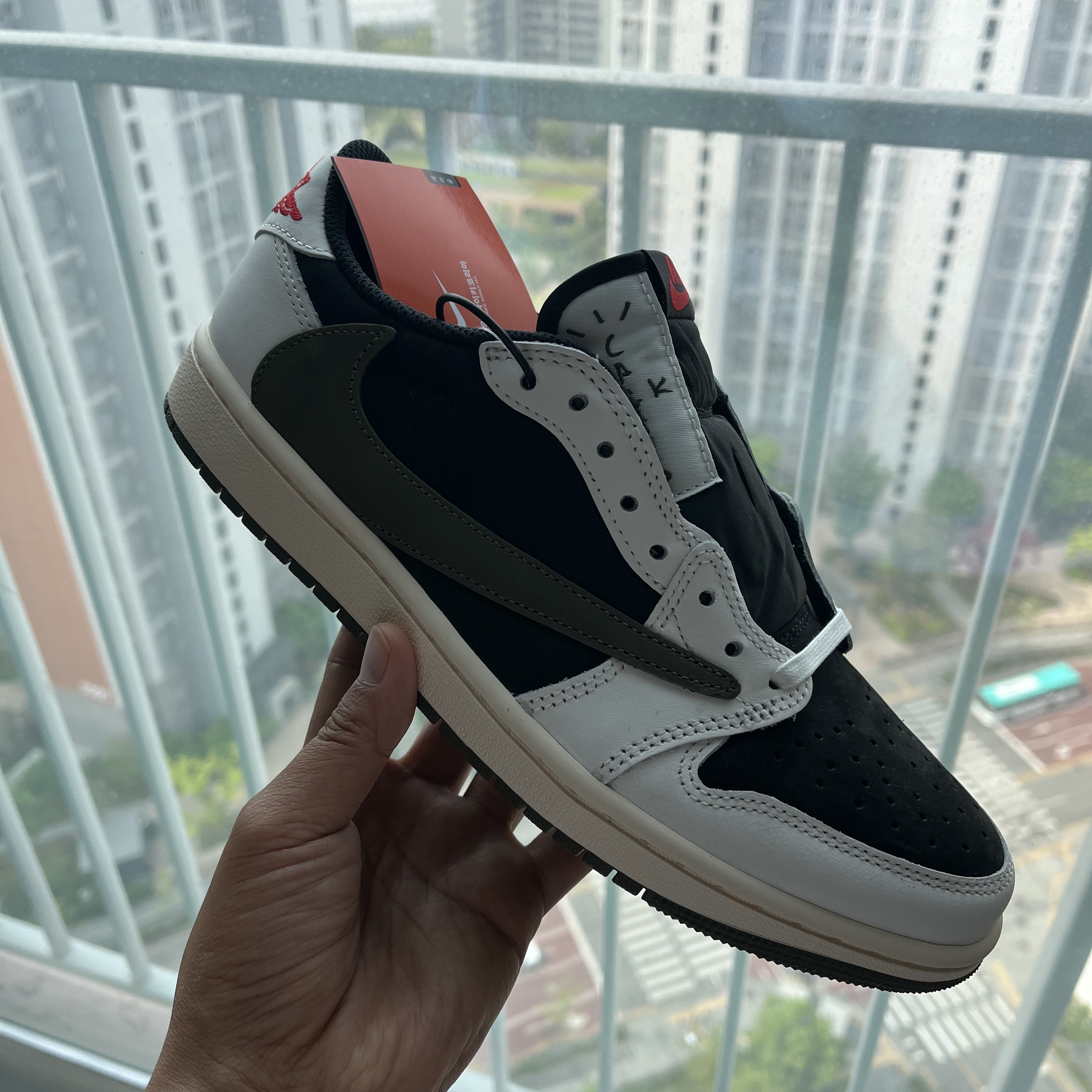 (W) Jordan 1 x Travis Scott Retro Low OG SP Medium Olive 착용 스타일