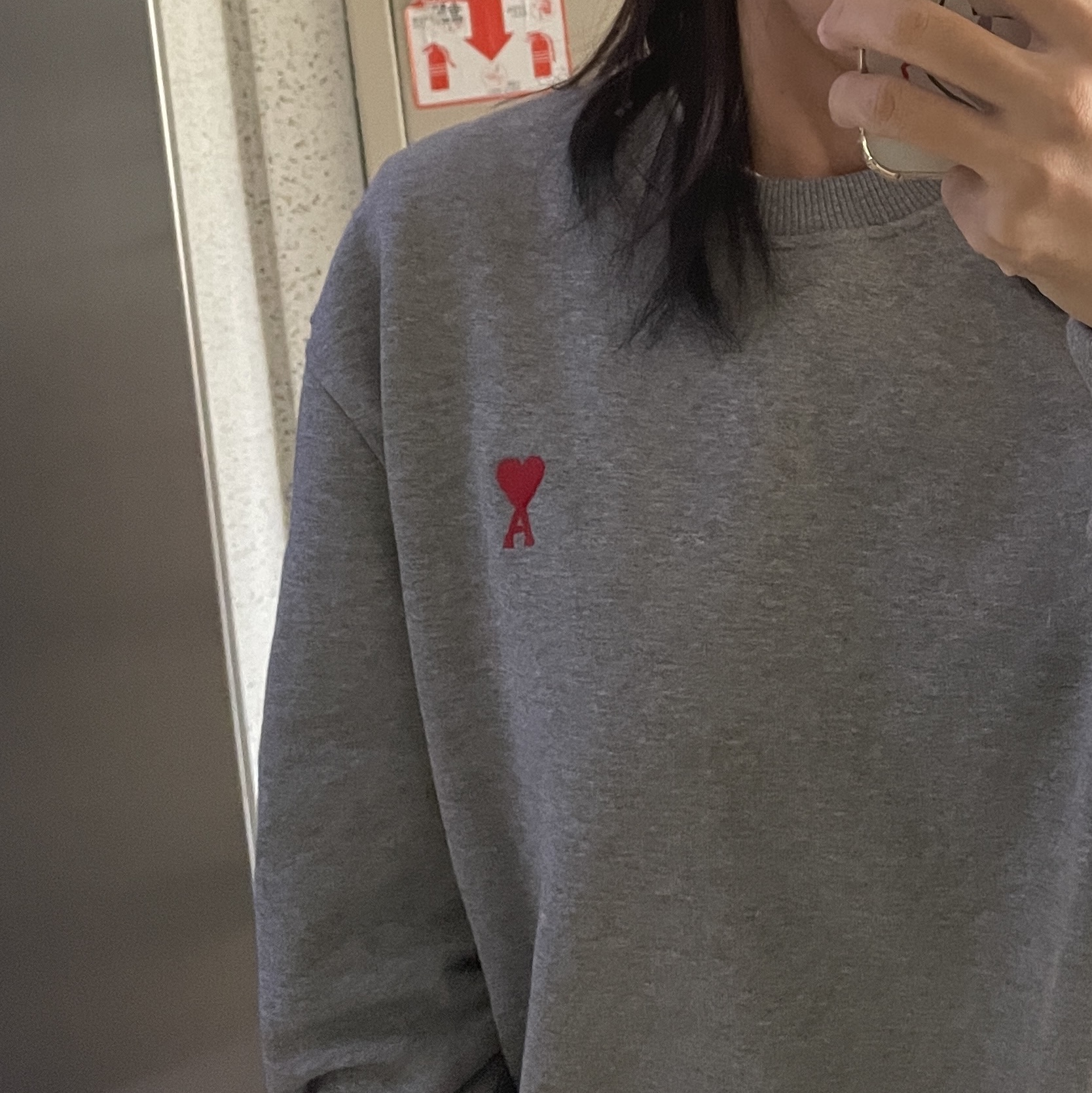 AMI de Coeur Sweatshirt Heather Grey 착용 스타일