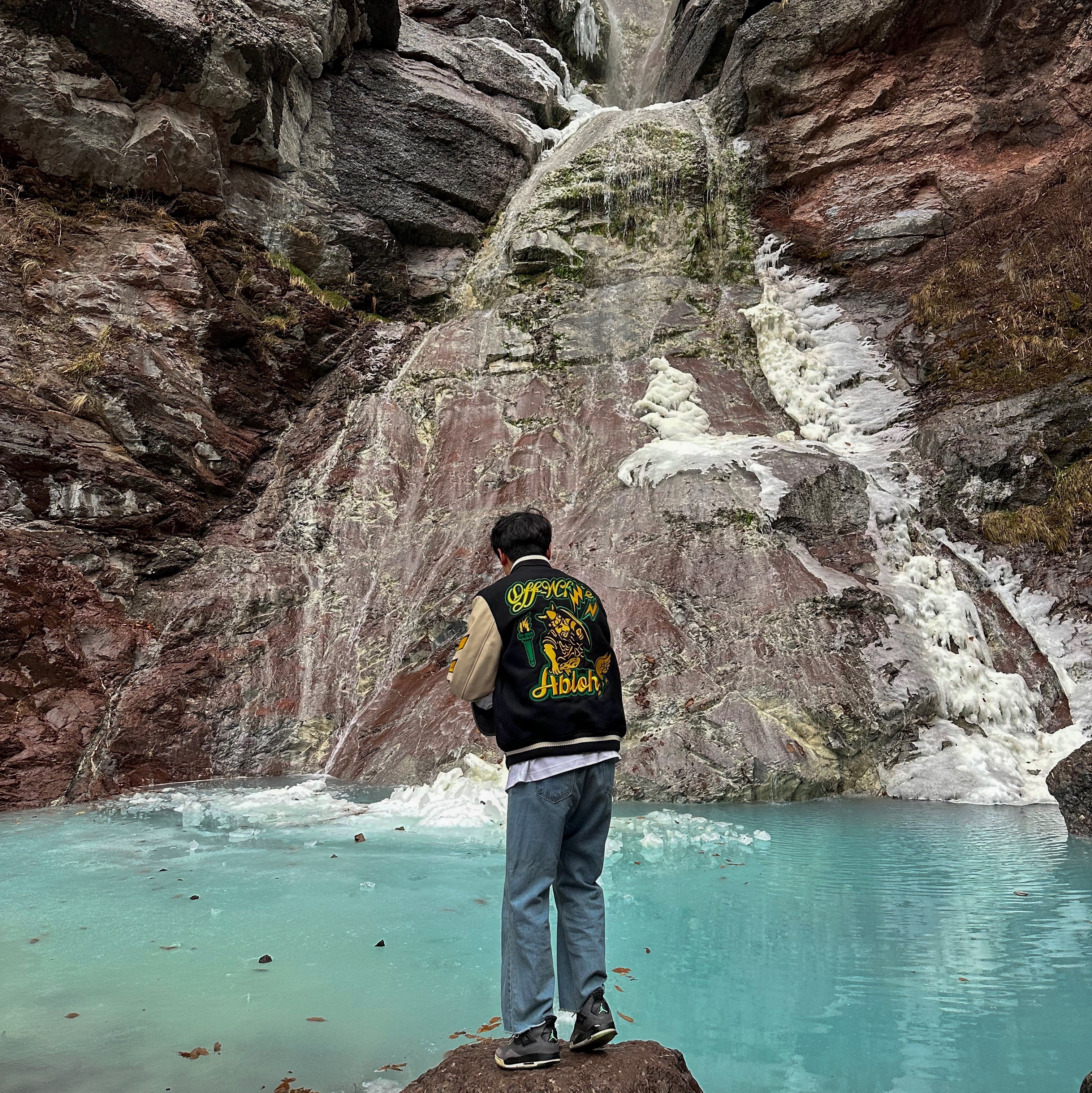 Off-White Graphics Leather Varsity Jacket Black Yellow, Jordan 4 Retro Green Glow 착용 스타일 - 4