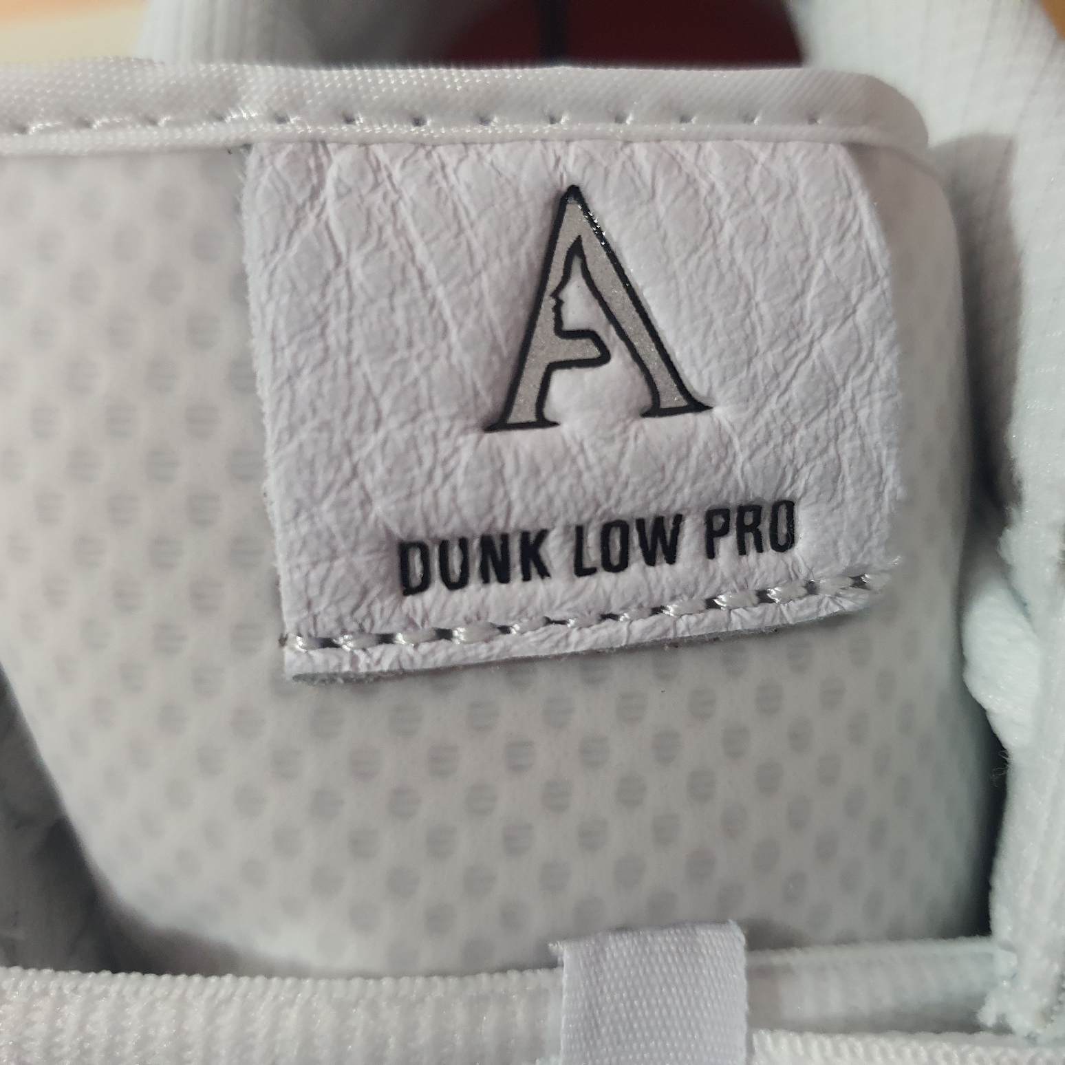 Nike x April Skateboards SB Dunk Low Pro QS Racer Blue Metallic Silver 착용 스타일 - 3