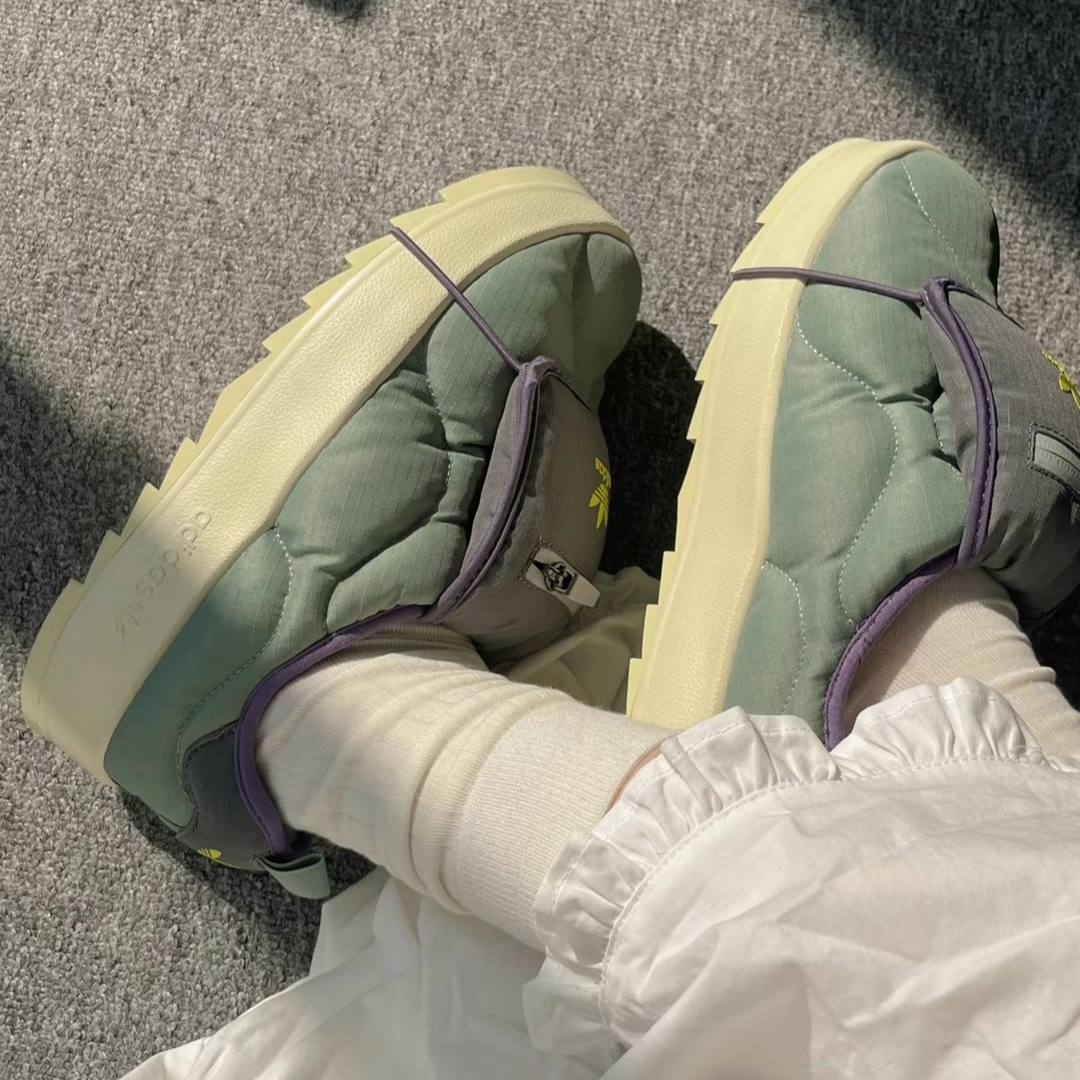 Adidas Puffylette Silver Green Grey 착용 스타일 - 2