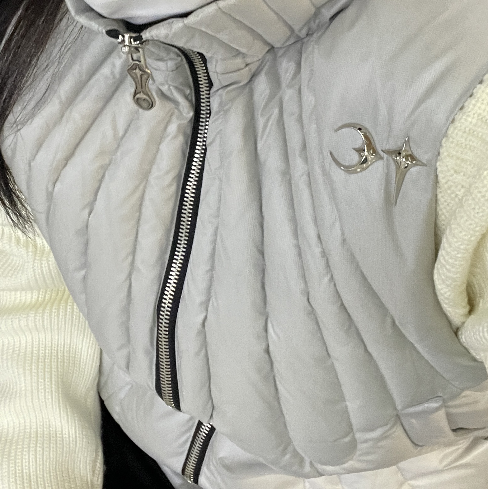 Thug Club Cave Down Vest Silver 착용 스타일 - 2
