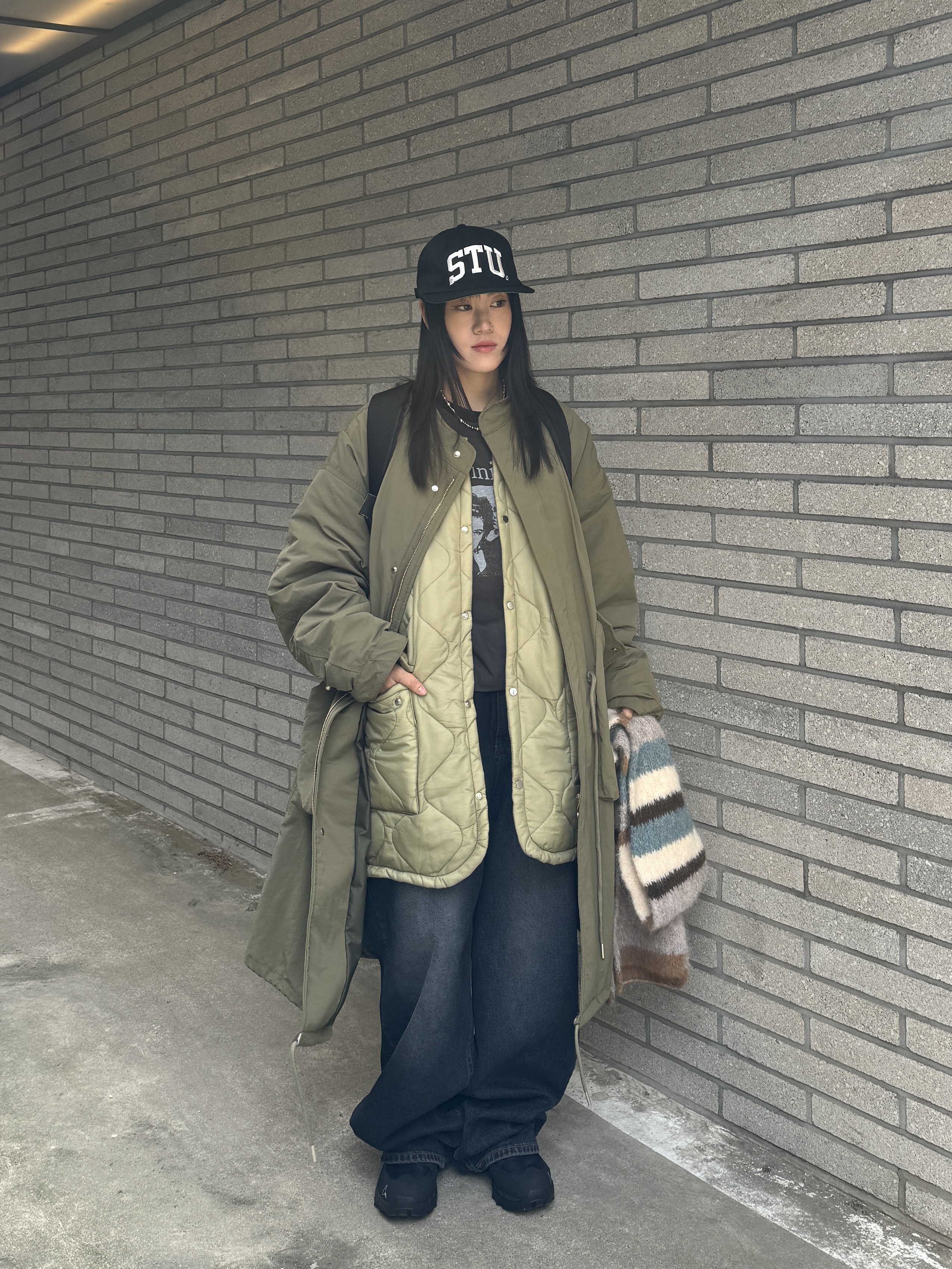 Roa Hiking Katharina Black, Stussy Stu Arch Strapback Cap Black 착용 스타일
