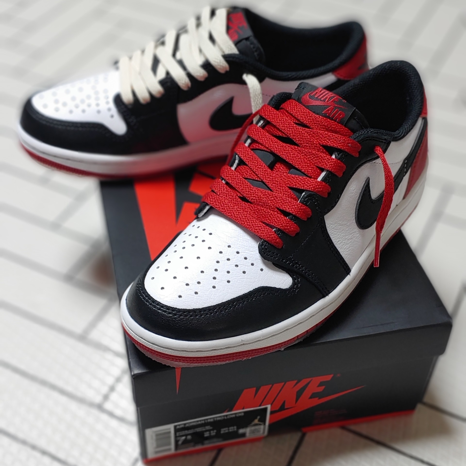 Jordan 1 Retro Low OG Black Toe 착용 스타일 - 1