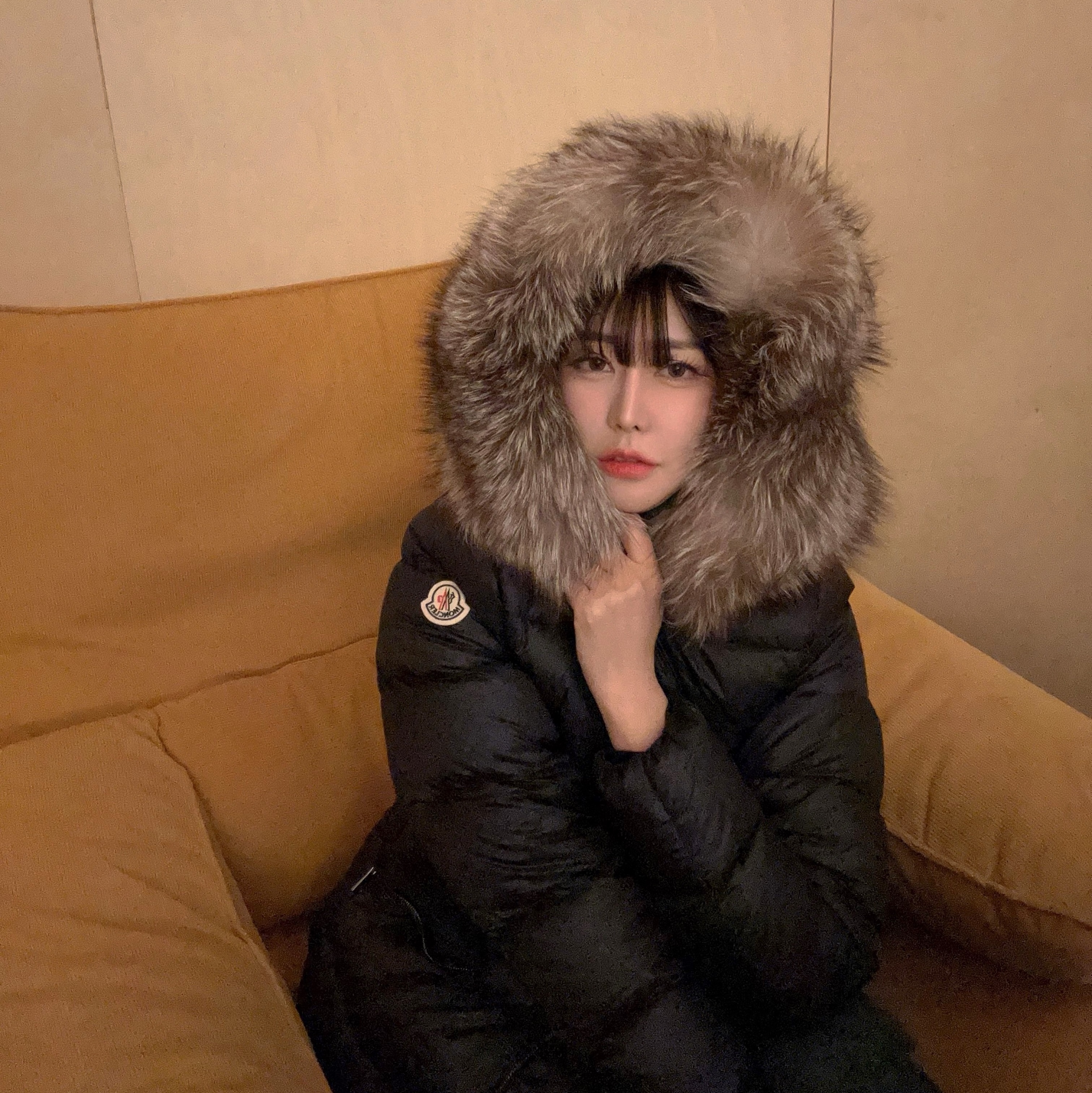 (W) Moncler Boed Short Down Jacket Black - 22FW 착용 스타일 - 1