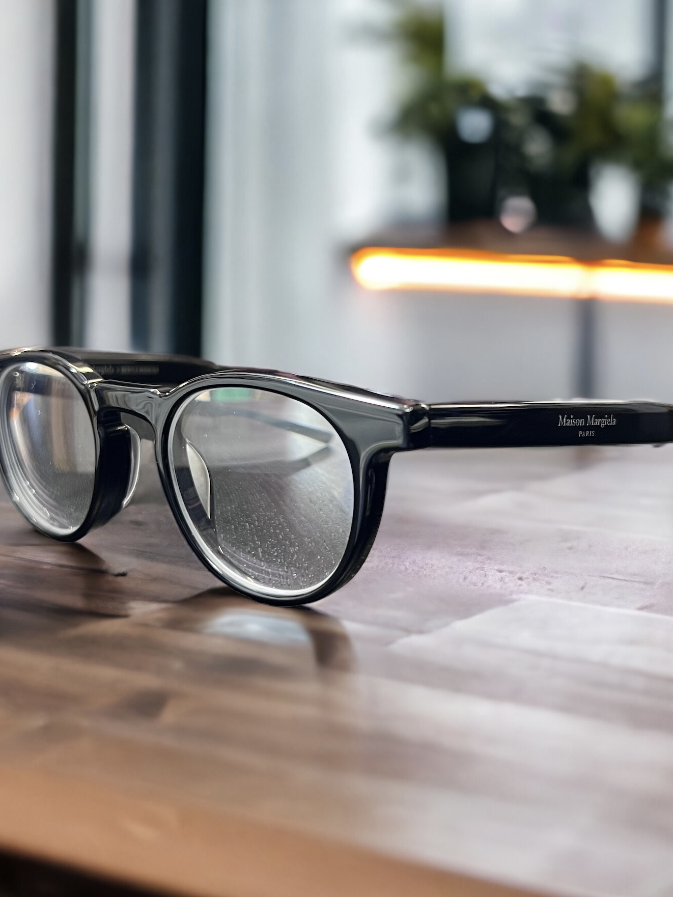 Gentle Monster x Maison Margiela MM009 Clear Black 착용 스타일 - 2