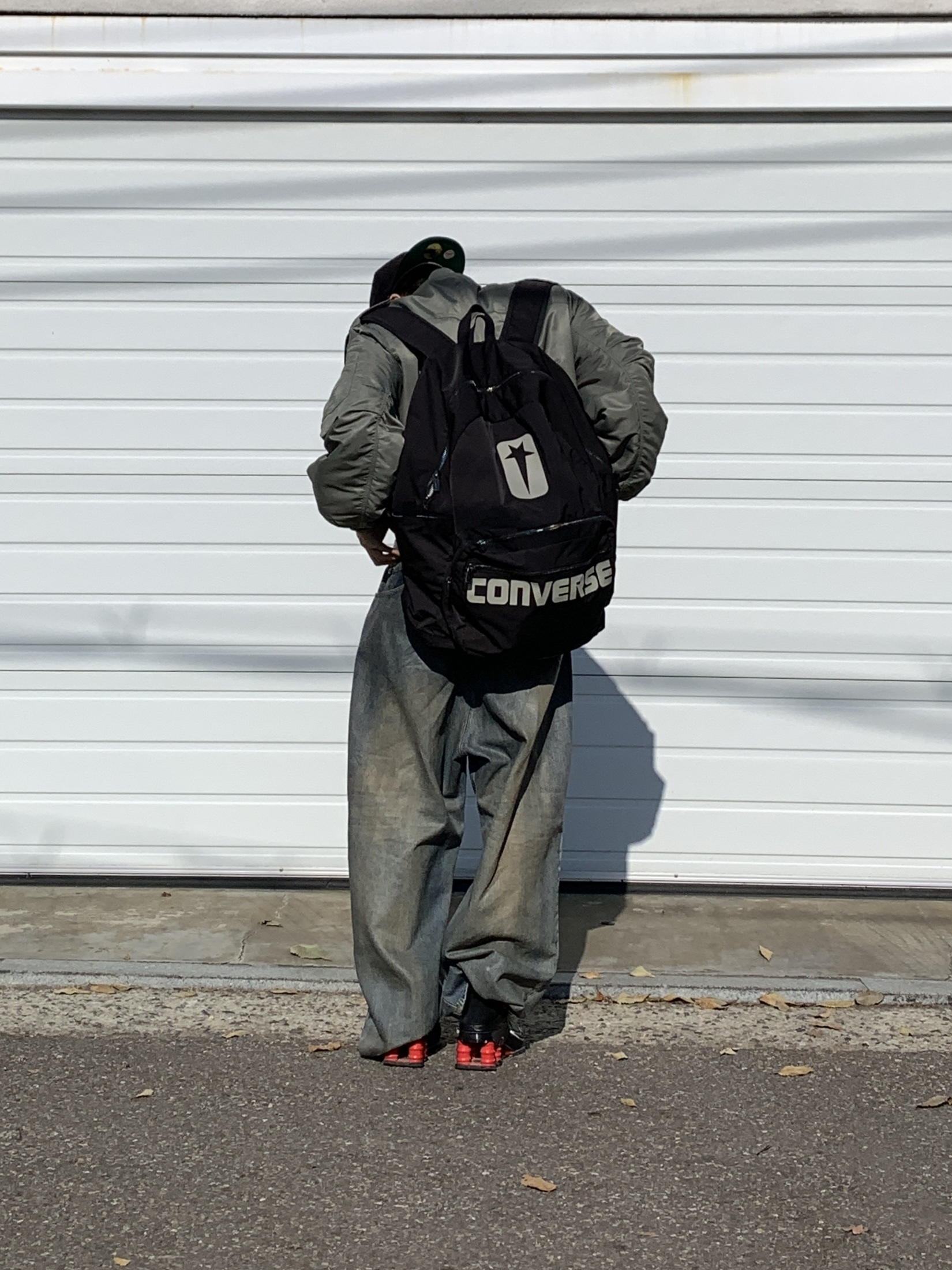 New Era x Fear of God 59FIFTY Corduroy Size Cap Black, Project G/R Coated Backward Denim Pants Blue 착용 스타일 - 4