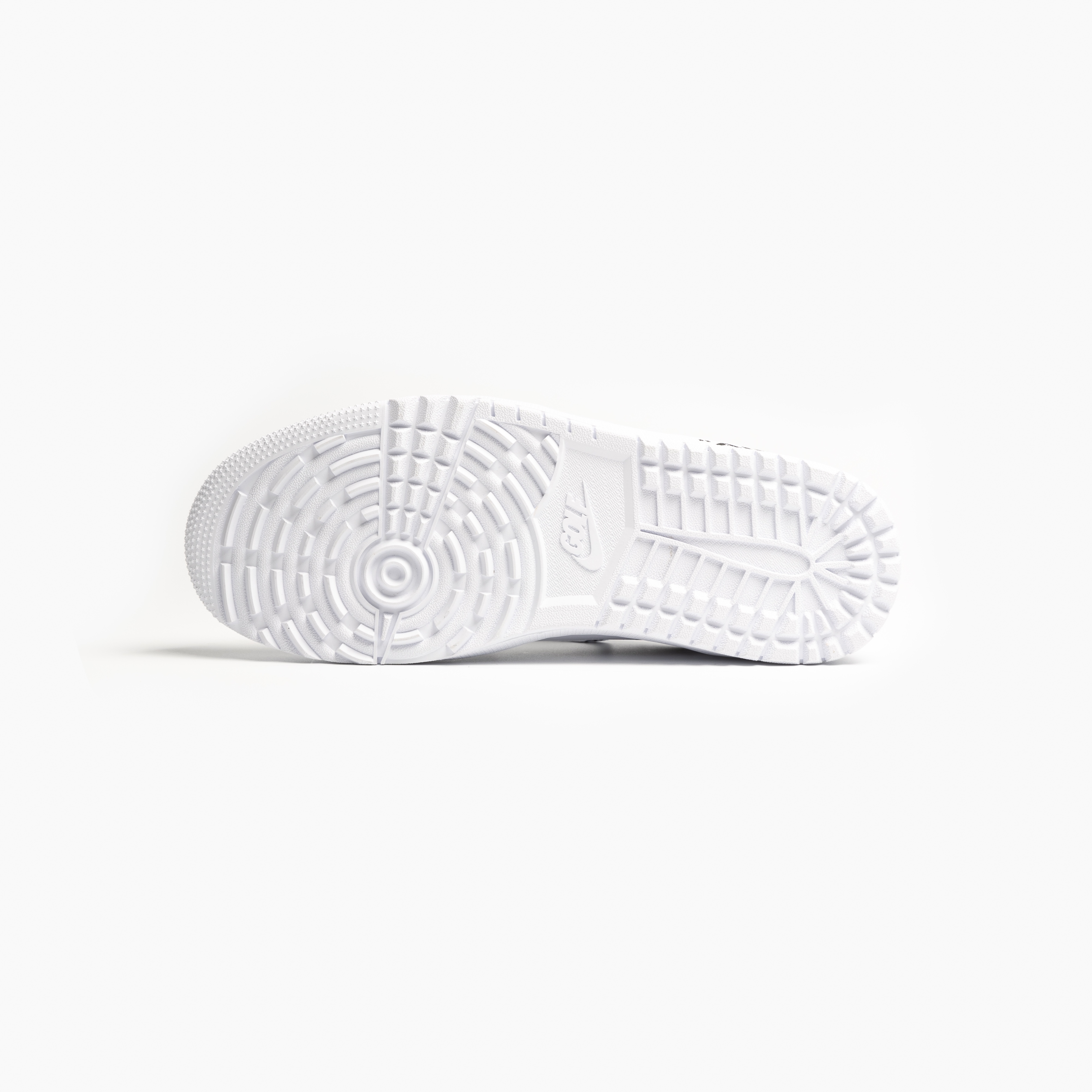 Jordan 1 Low Golf Pure Platinum 착용 스타일 - 2