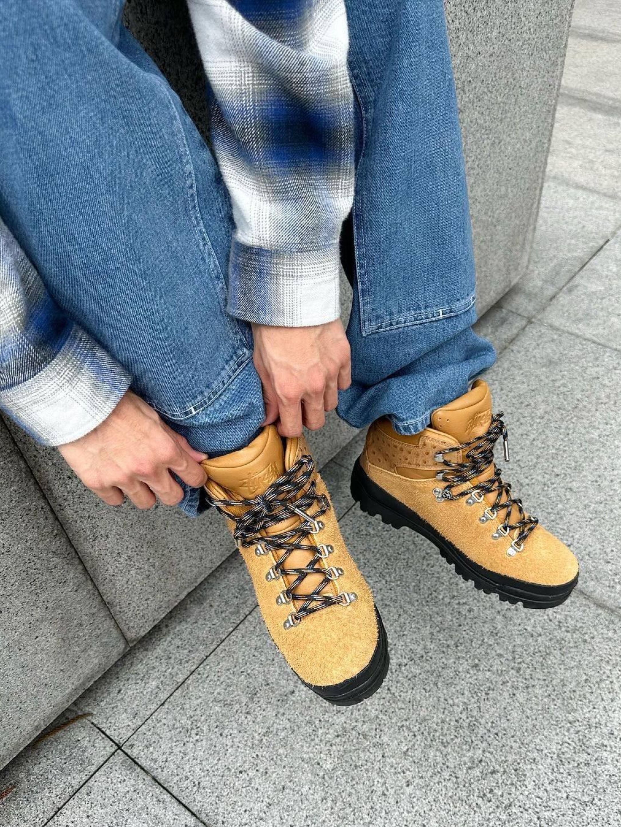 Timberland x Comme des Garcons Shirt x Supreme 6 Inch Boot Wheat - Medium, Timberland x Stussy World Hiker Boot Wheat - Medium 착용 스타일 - 3
