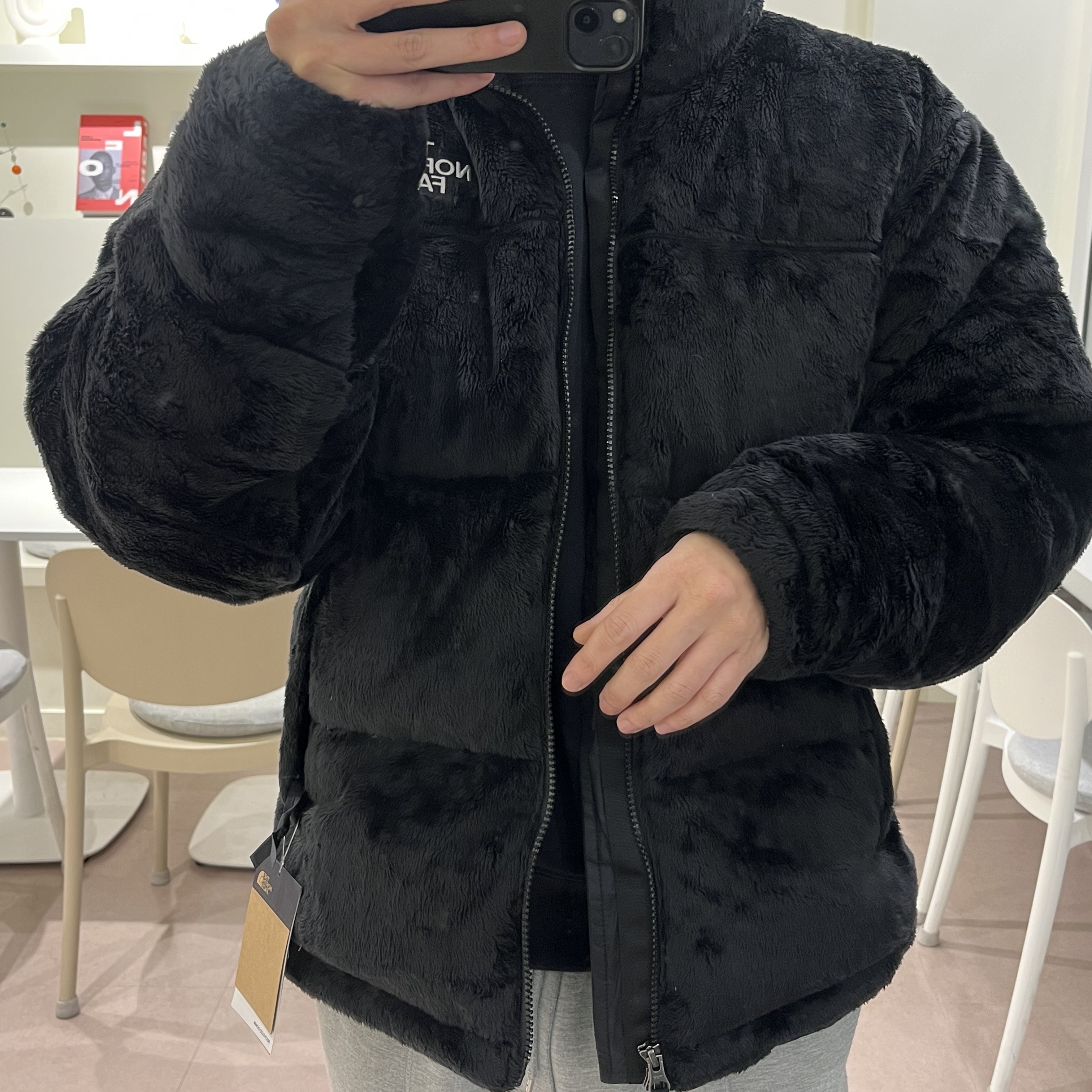 The North Face Versa Velour Nuptse Jacket Black 착용 스타일 - 3