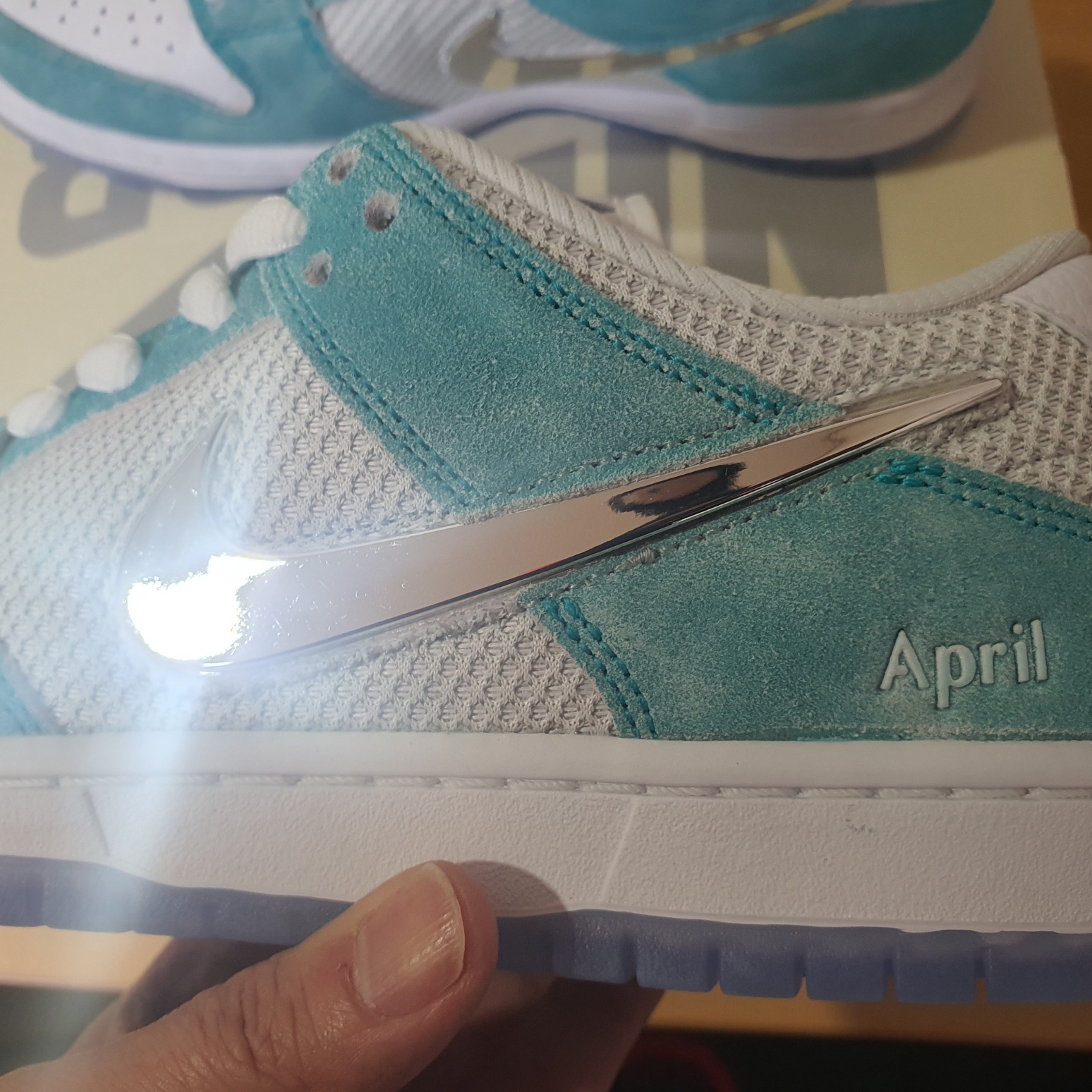 Nike x April Skateboards SB Dunk Low Pro QS Racer Blue Metallic Silver 착용 스타일 - 2