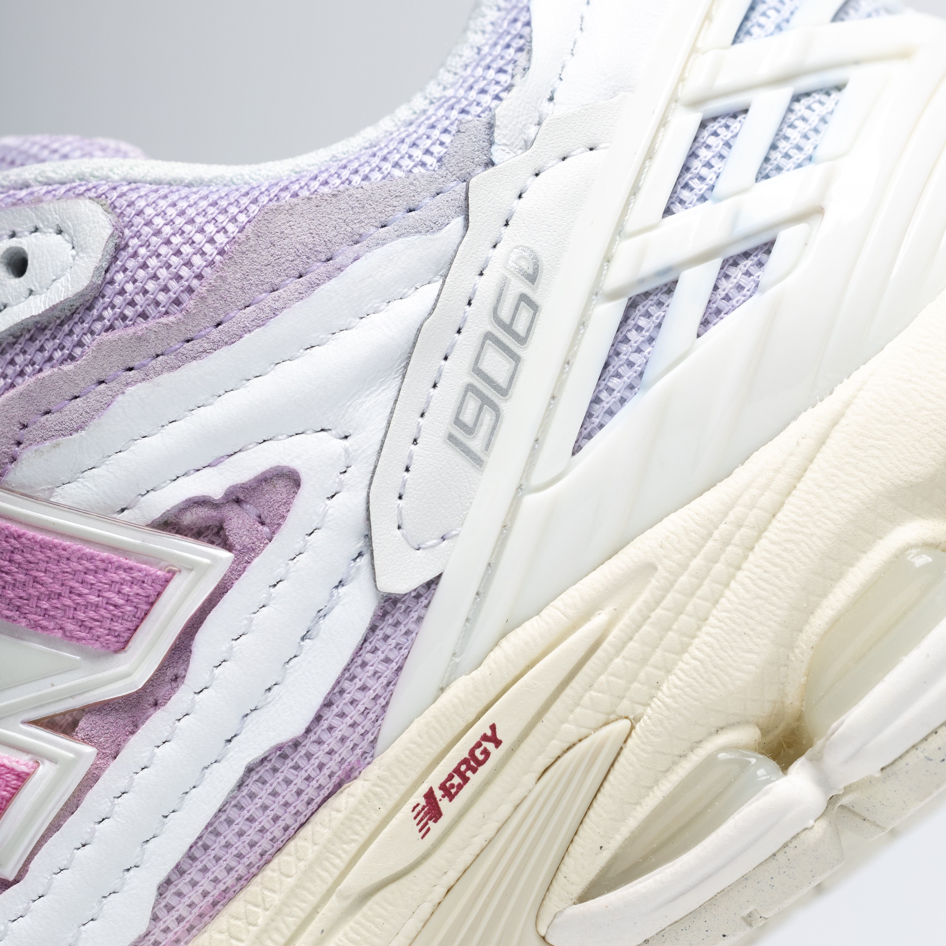 New Balance 1906D Protection Pack White Turtledove 착용 스타일 - 9