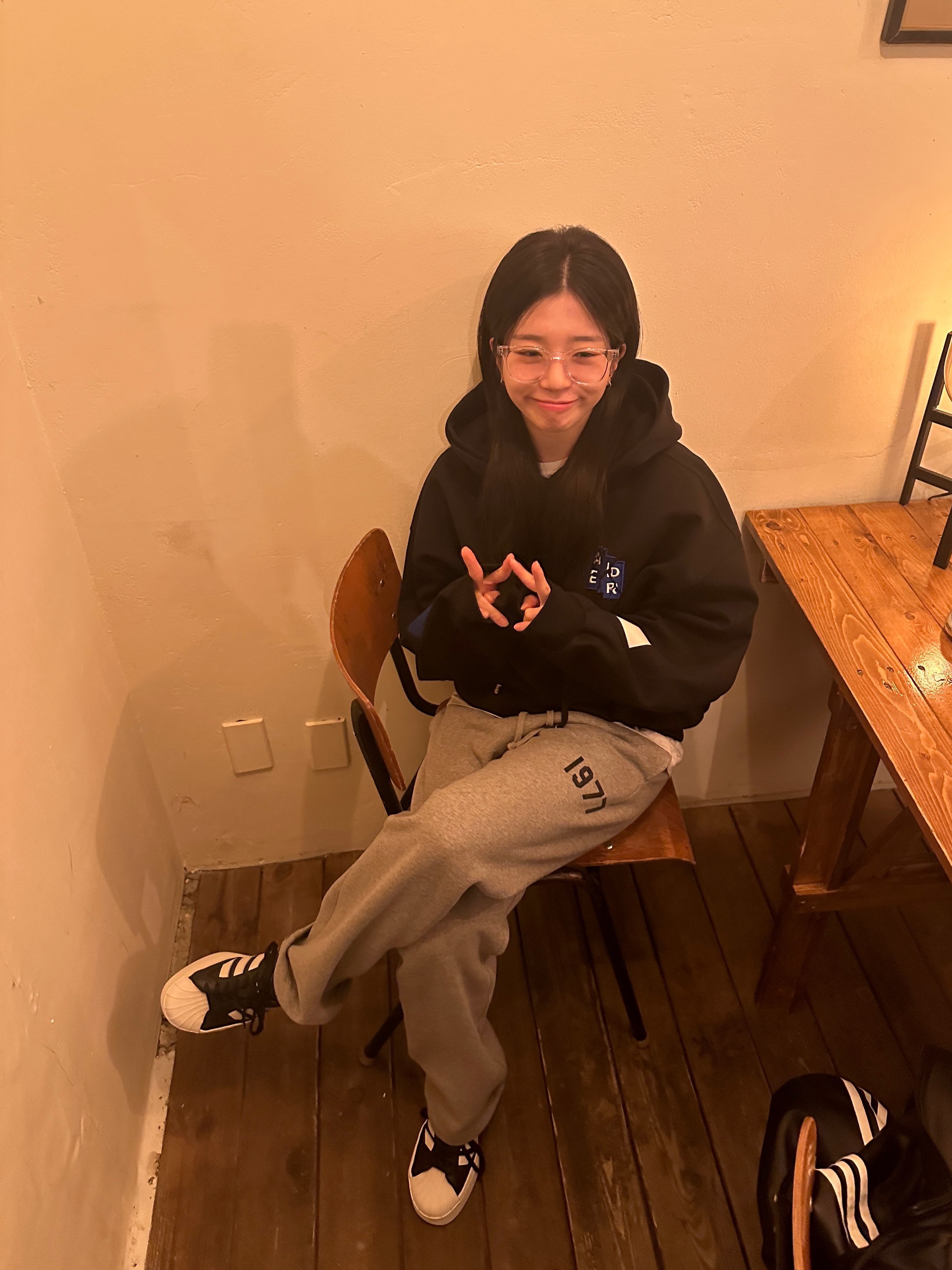 Essentials 1977 Relaxed Sweatpants Dark Oatmeal - 22SS, Gentle Monster x Maison Margiela MM010 Clear Black Gradient 착용 스타일