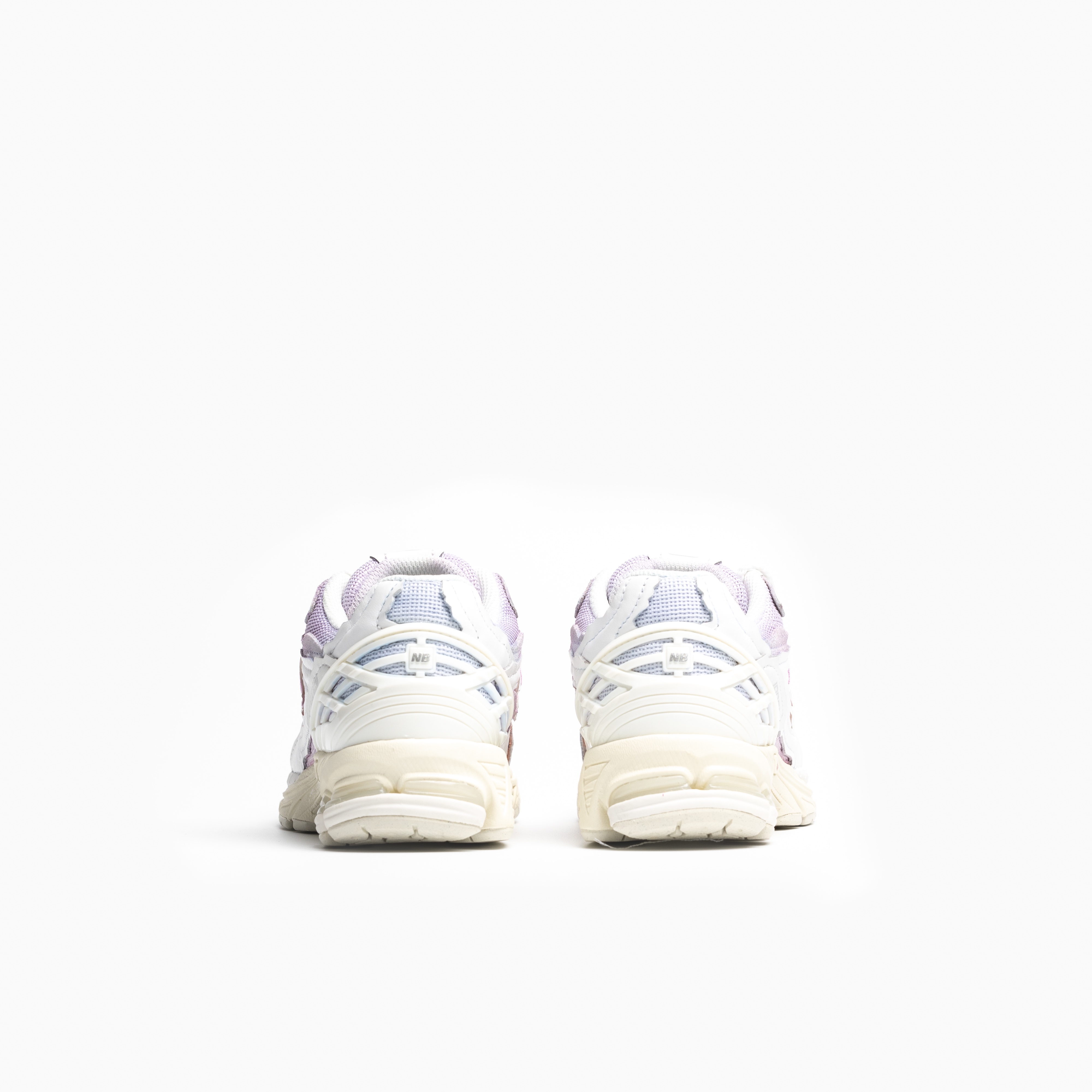 New Balance 1906D Protection Pack White Turtledove 착용 스타일 - 6