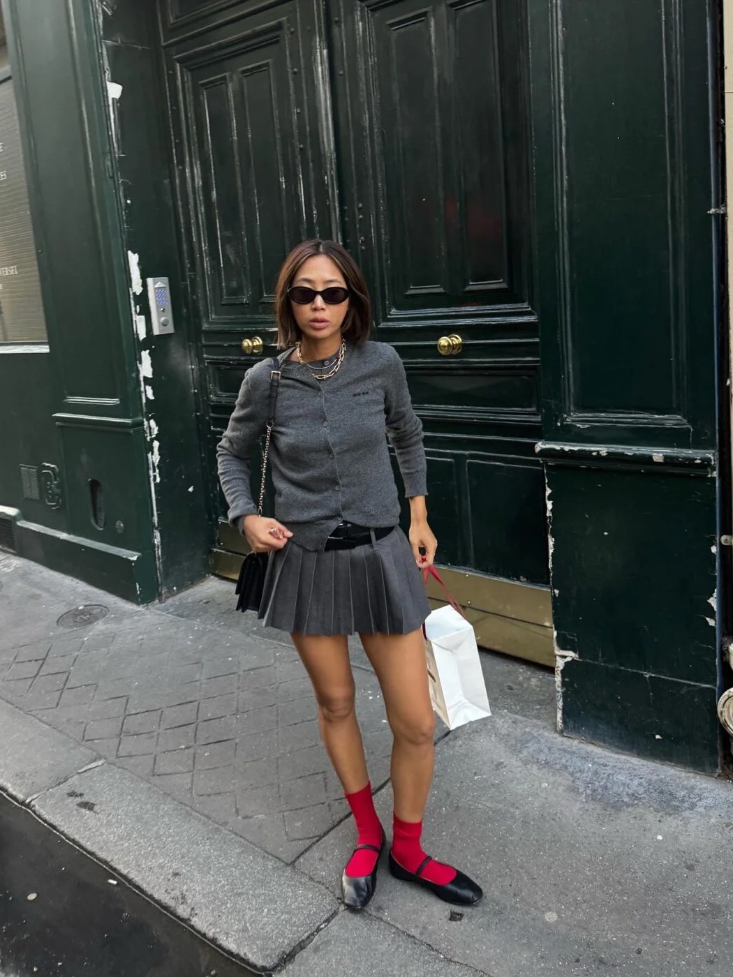 Millo Women Cut Off Pleated Skirt Charcoal Gray, (W) Thom Browne Super 120S Twill Dropped Back Pleated School Uniform Mini Skirt Medium Grey 착용 스타일 - 7