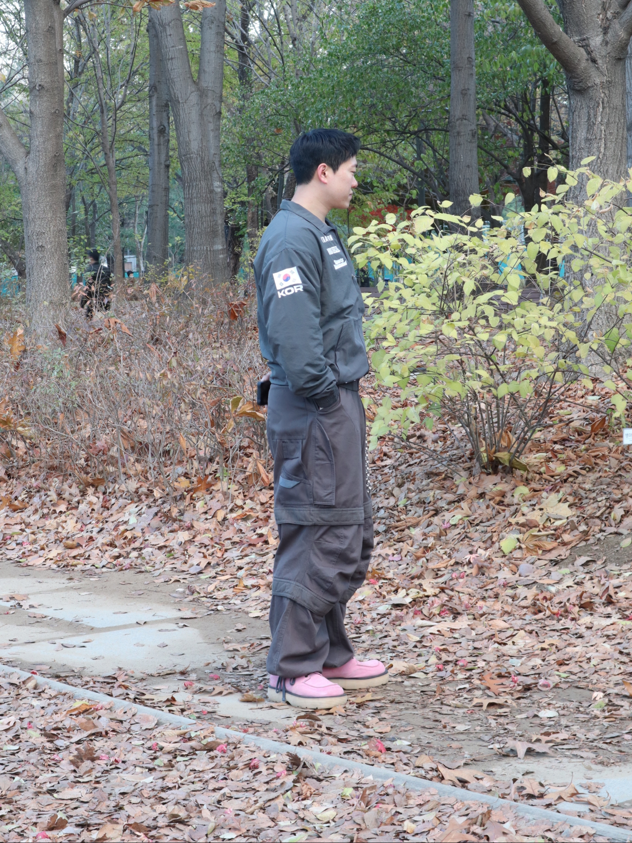 Farfromwhat Far Layered Work Pants Charcoal 착용 스타일 - 3