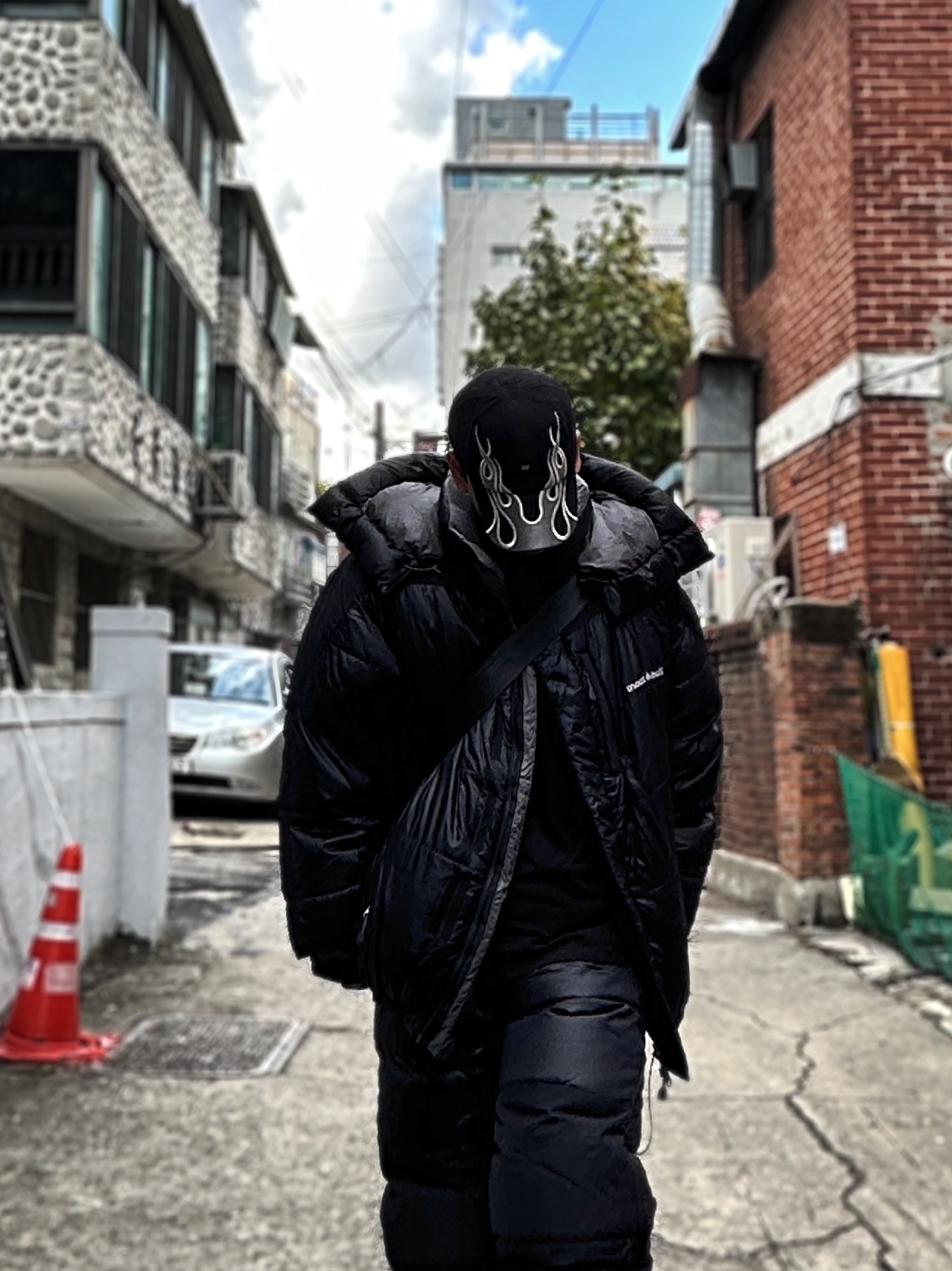 Yeezy Gap Engineered By Balenciaga Flame Cap Black, Montbell Down Hanten Jacket Maroon 착용 스타일 - 10