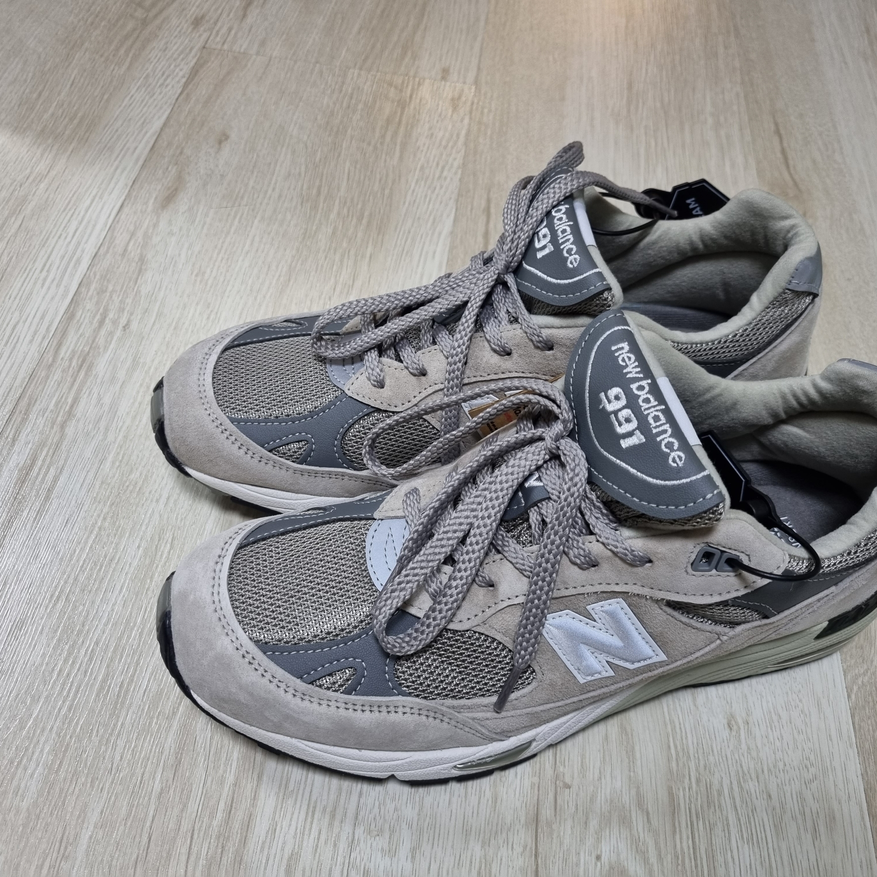 New Balance 991 Made in UK Grey 착용 스타일 - 2