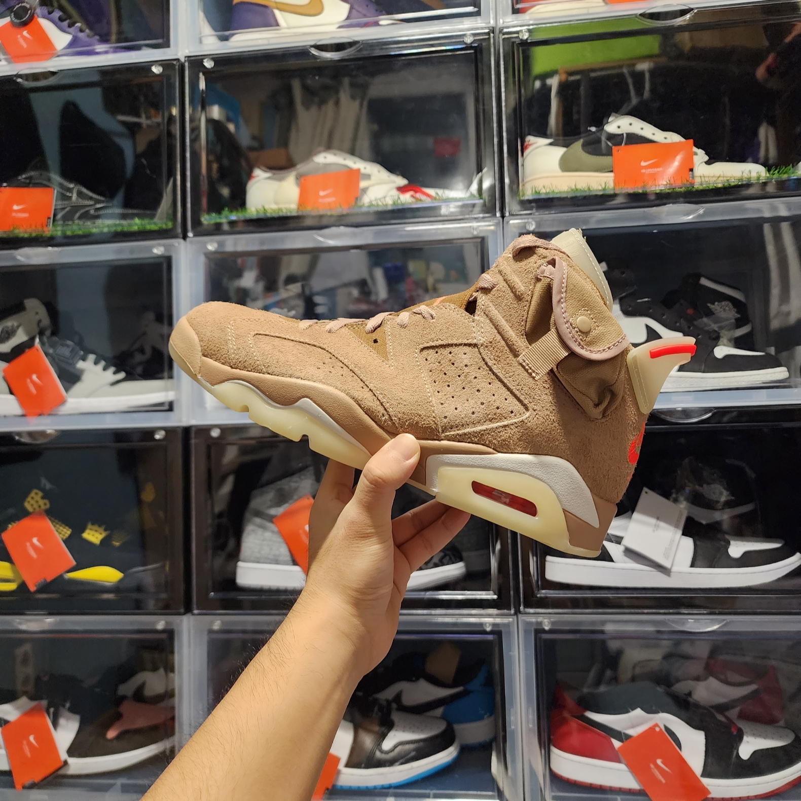 Jordan 6 x Travis Scott Retro SP British Khaki 착용 스타일 - 1