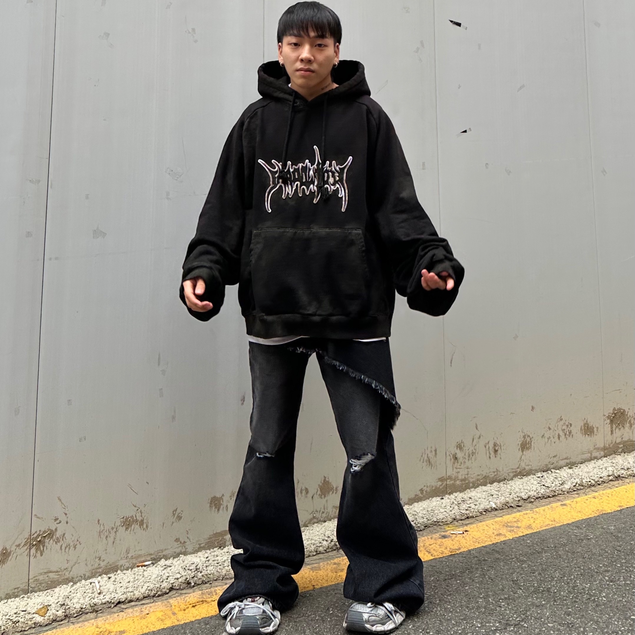 Balenciaga 3XL Sneakers Grey White Red 착용 스타일 - 2